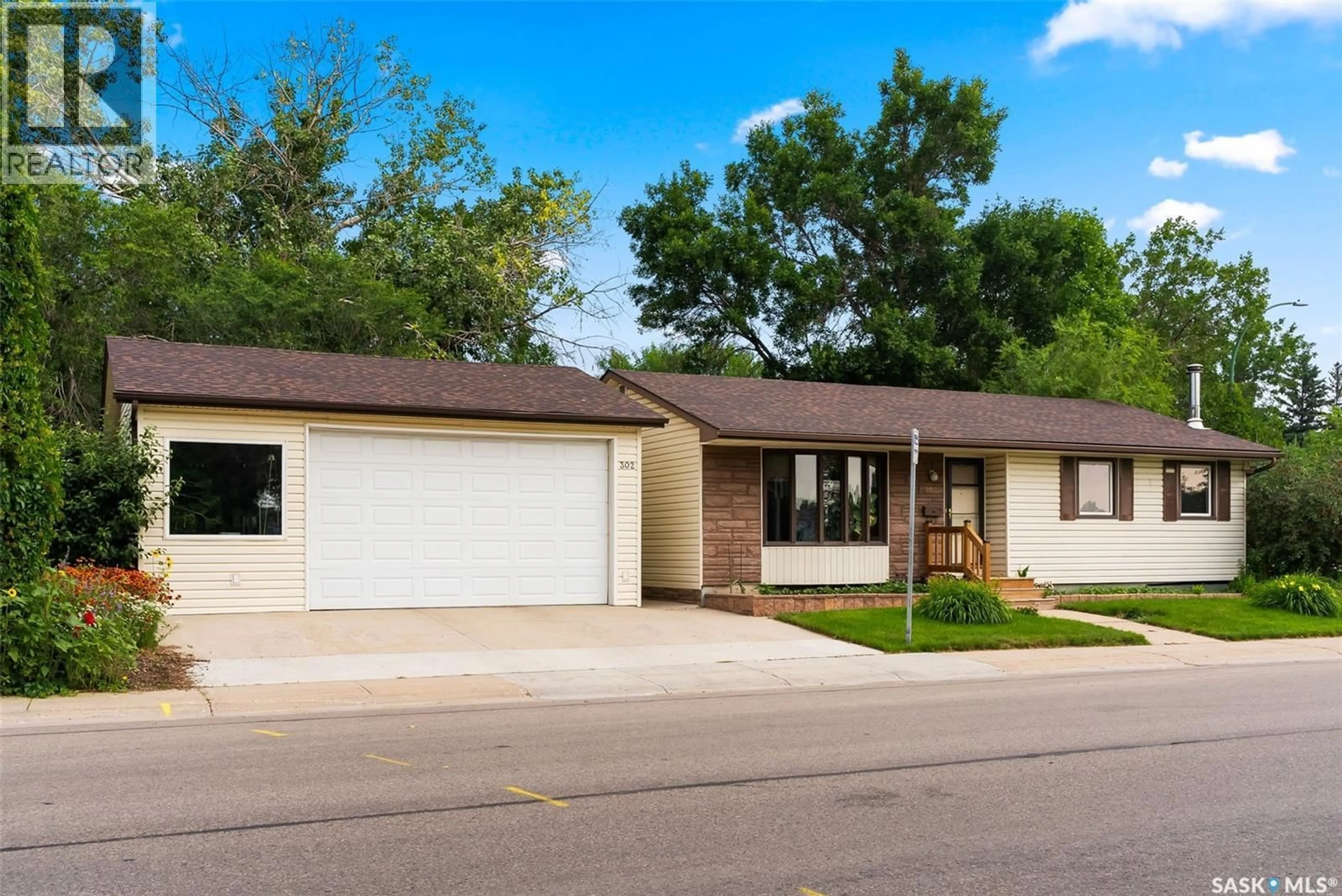 Home with vinyl exterior material, street for 302 CAVENDISH STREET, Regina Saskatchewan S4N4J8
