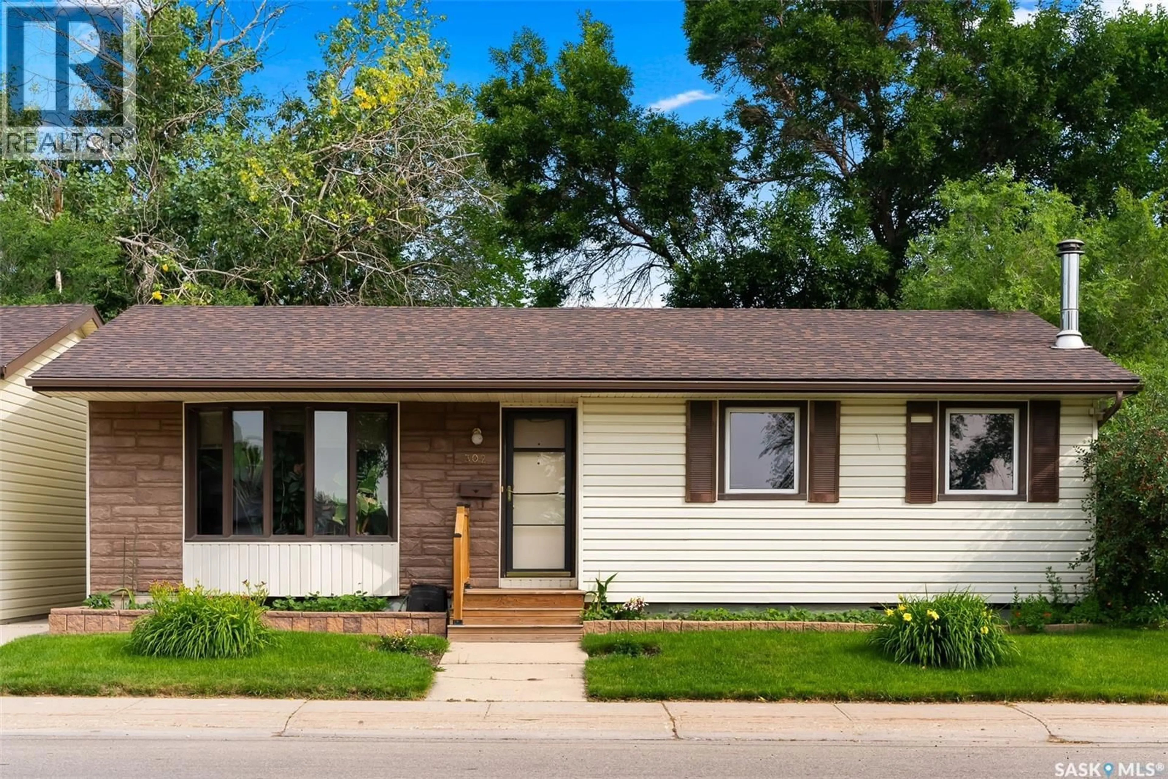 Home with vinyl exterior material, street for 302 CAVENDISH STREET, Regina Saskatchewan S4N4J8