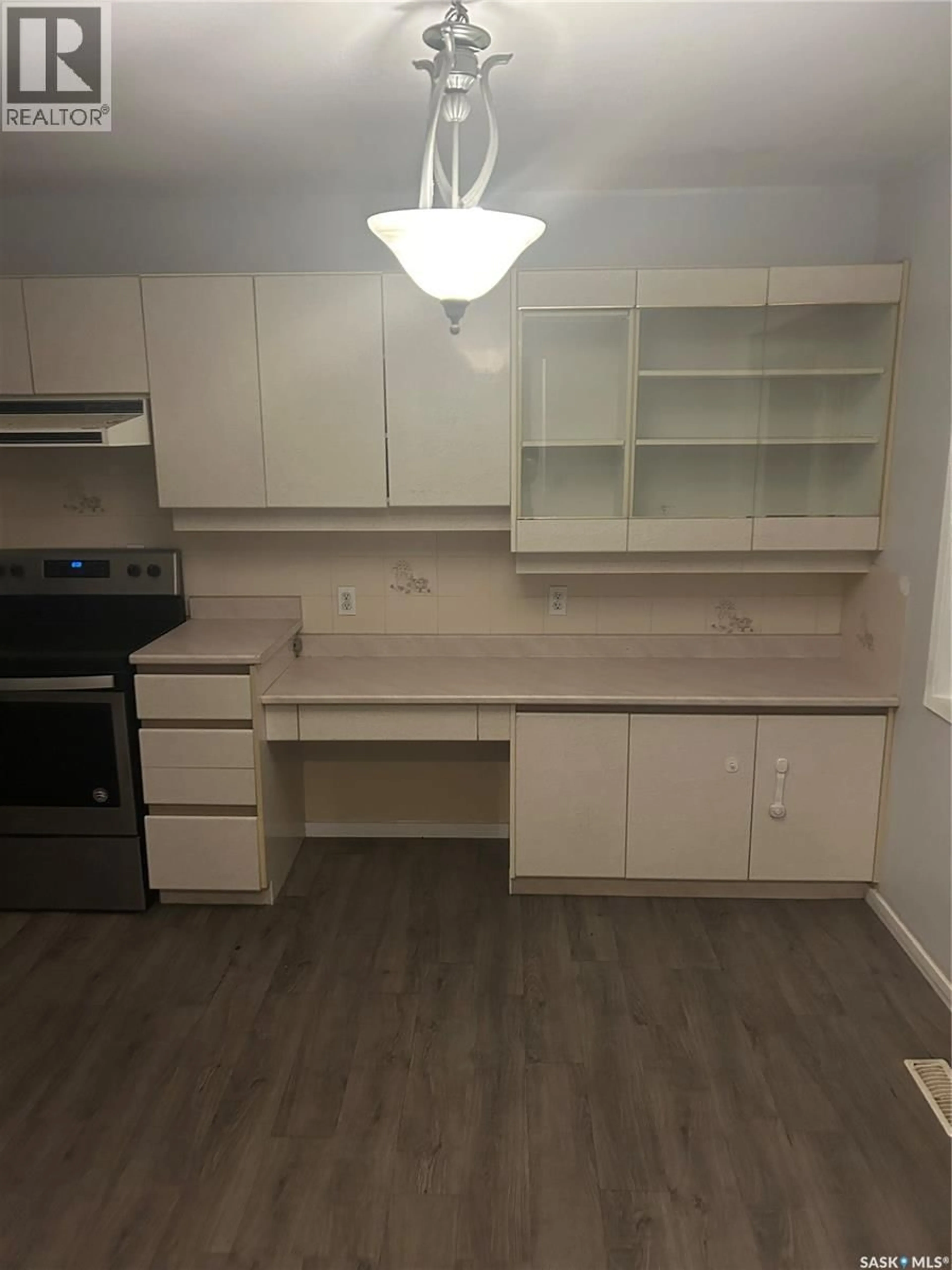 Standard kitchen, wood/laminate floor for 38 MILFORD CRESCENT, Regina Saskatchewan S4N1K7