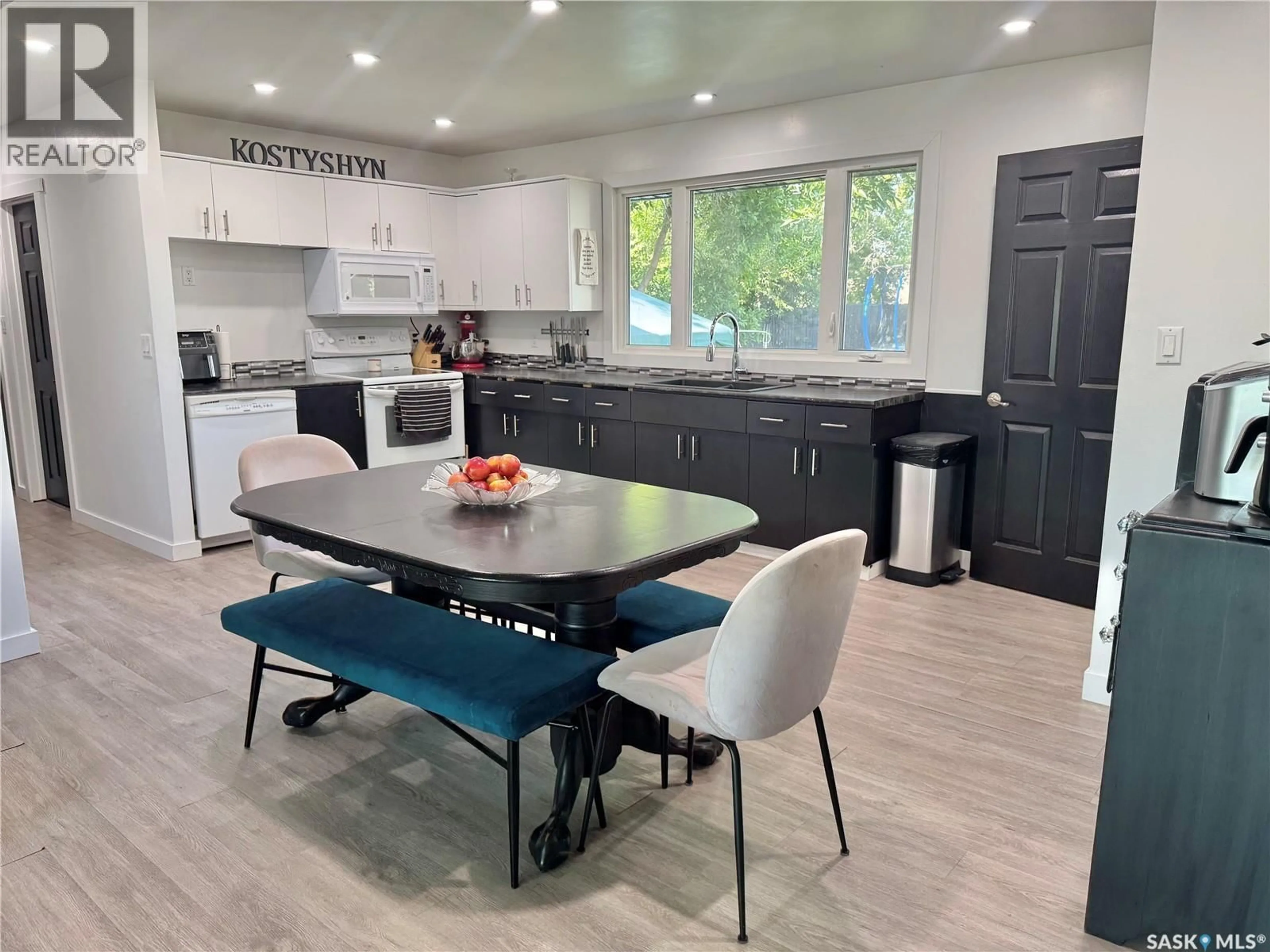 Open concept kitchen, unknown for 348 8TH AVENUE, Melville Saskatchewan S0A2P0