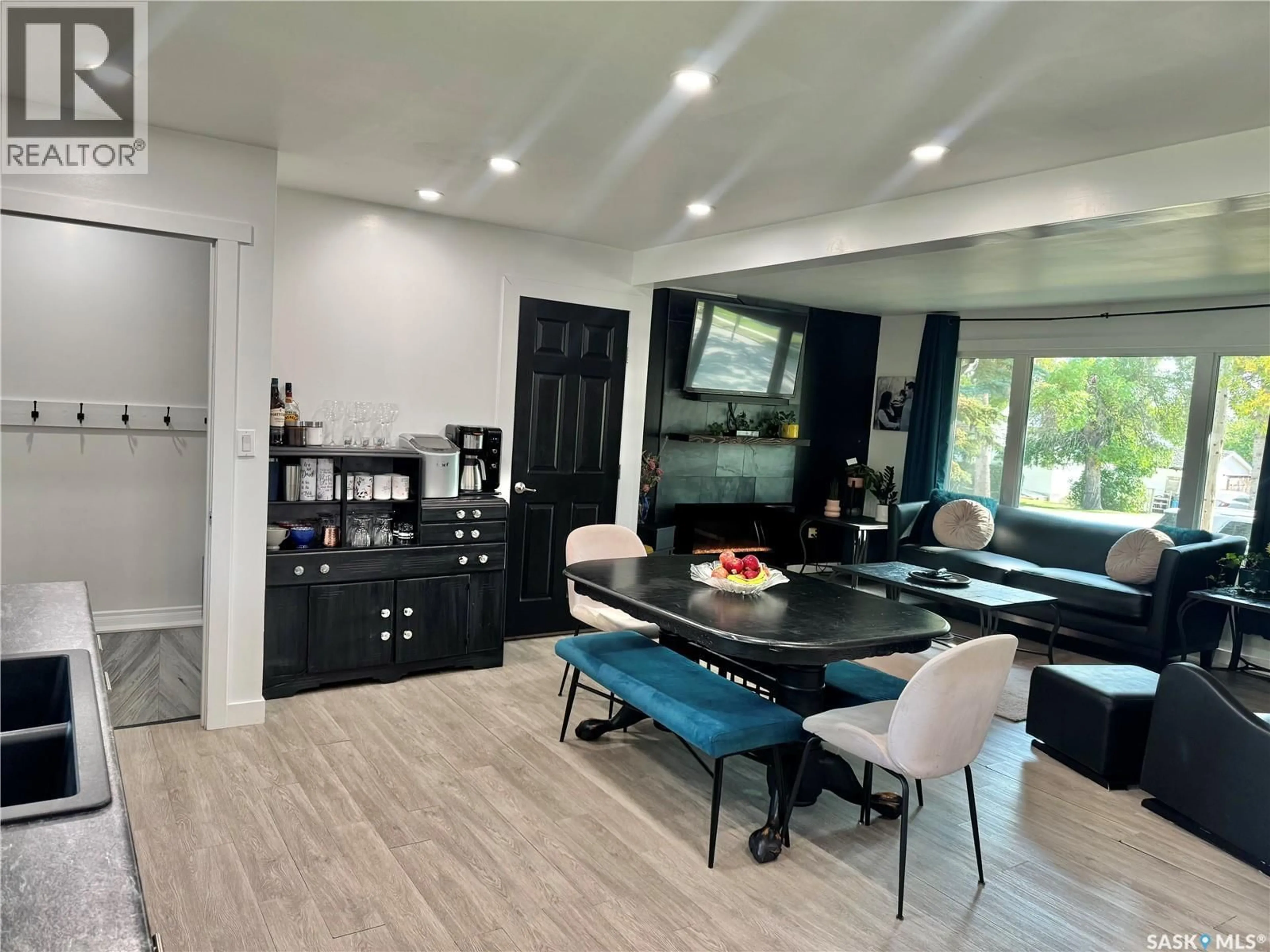 Open concept kitchen, unknown for 348 8TH AVENUE, Melville Saskatchewan S0A2P0