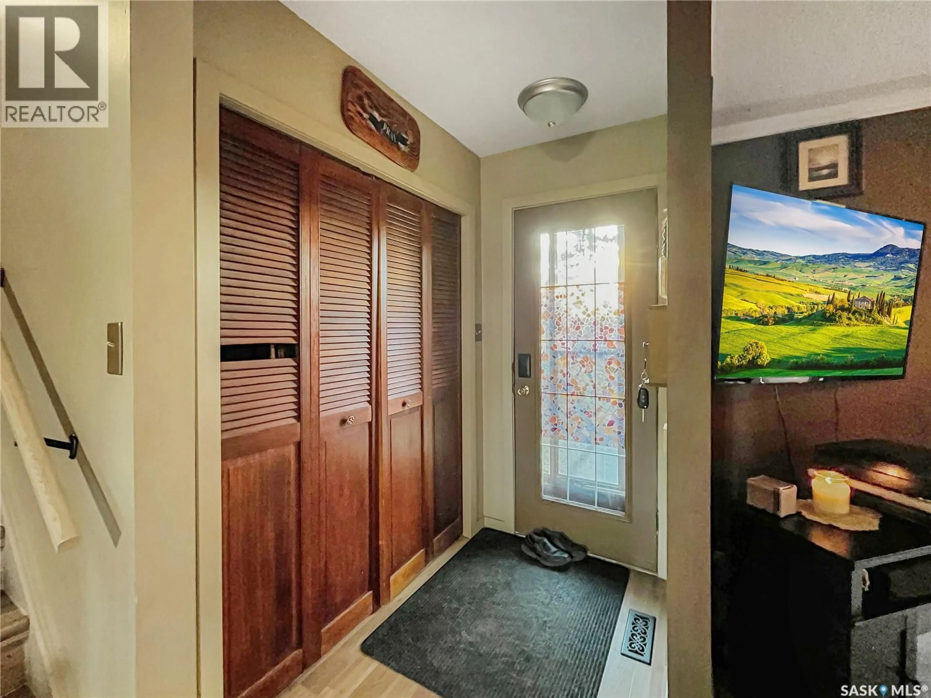 Indoor entryway for 2450 15TH AVENUE, Prince Albert Saskatchewan S6V6J1