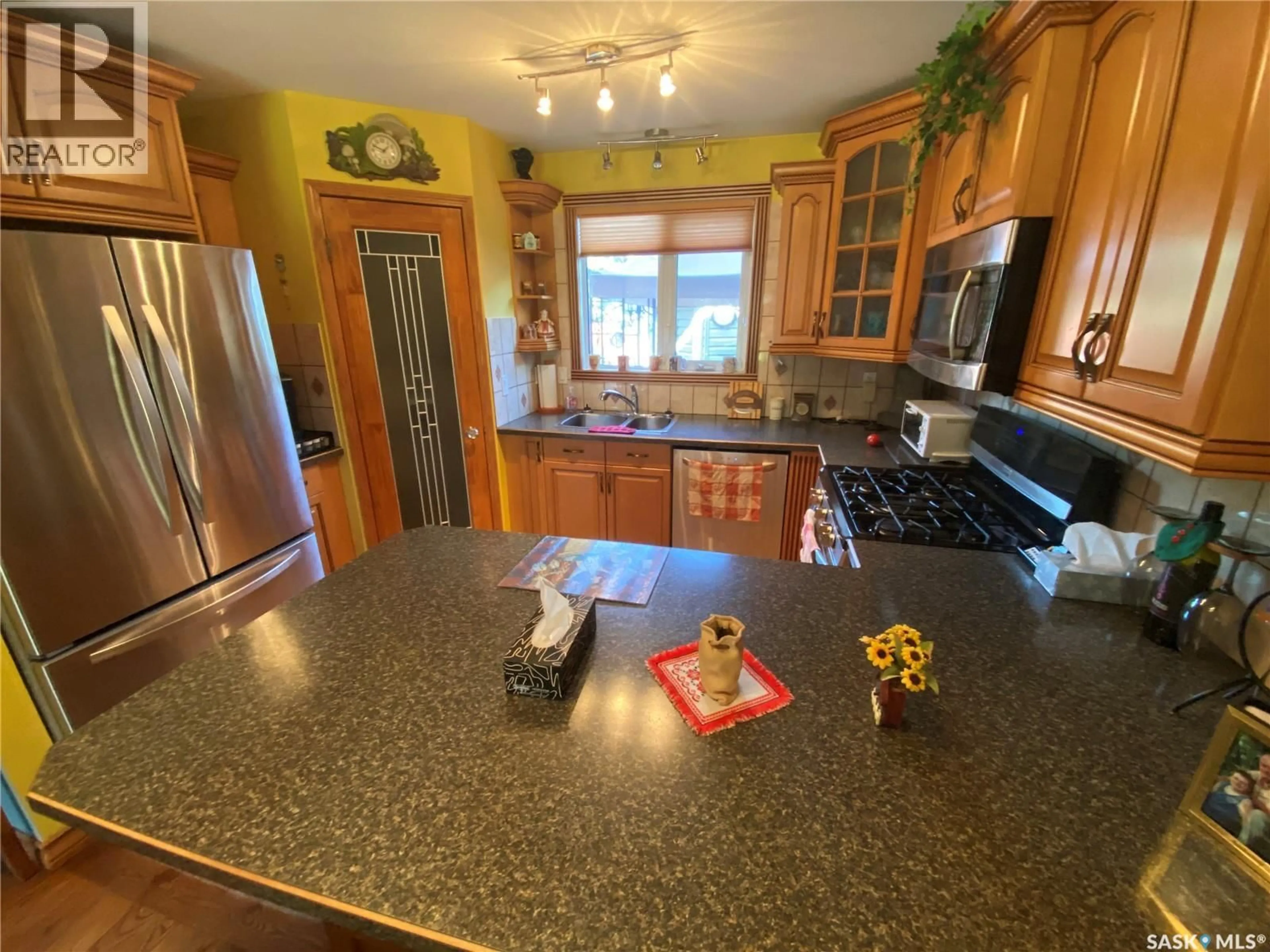 Open concept kitchen, unknown for 176 MANITOBA AVENUE, Yorkton Saskatchewan S3N3G8