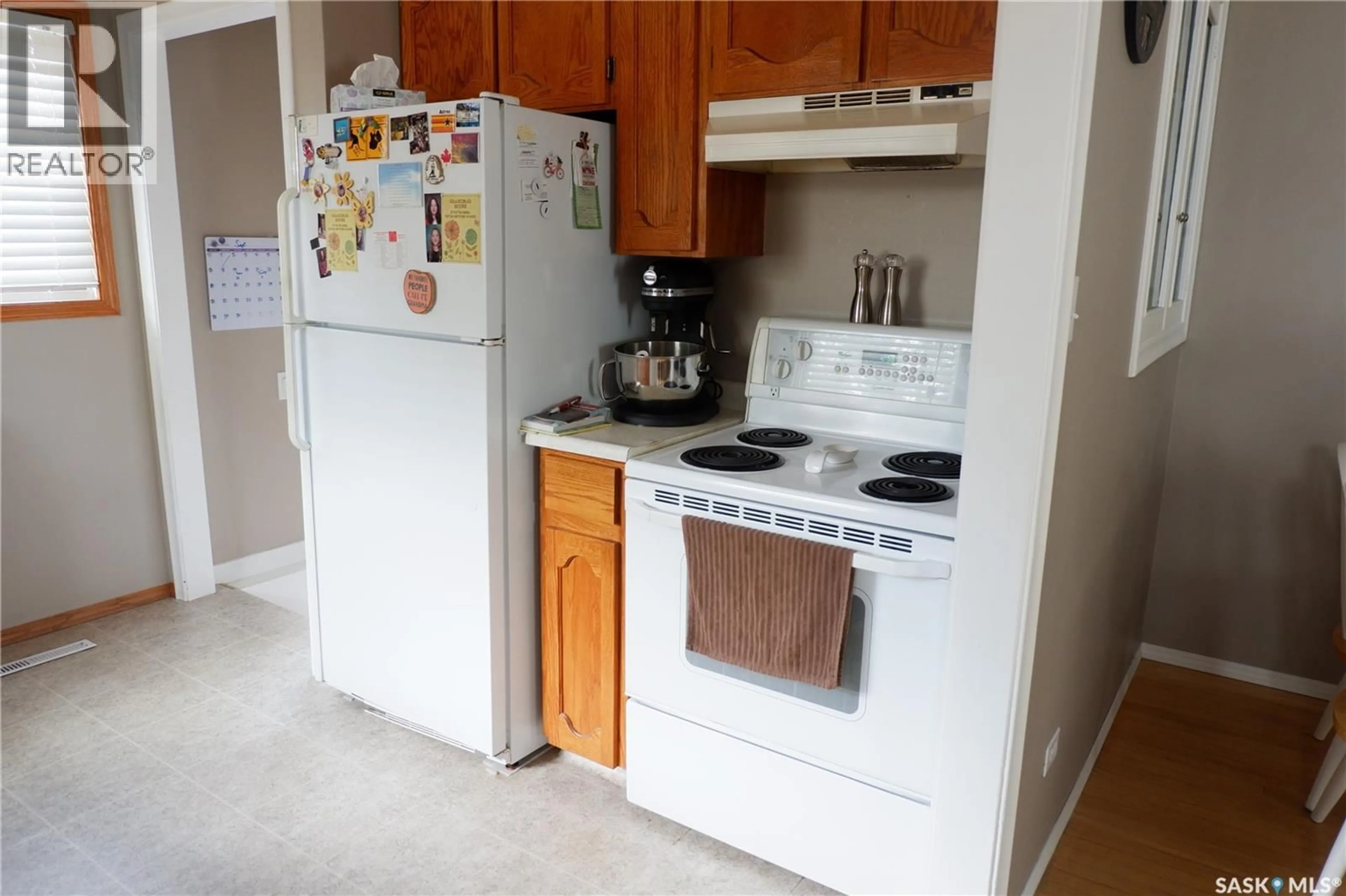 Standard kitchen, unknown for 509 4TH AVENUE, Assiniboia Saskatchewan S0H0B0