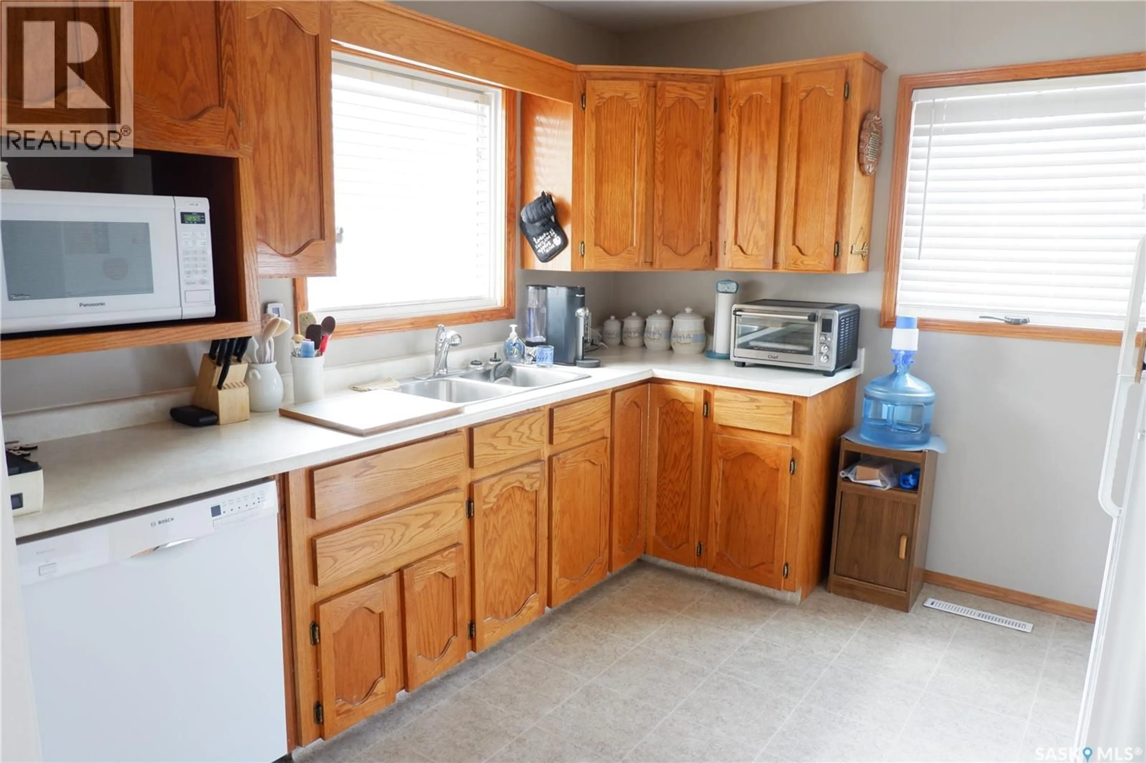 Standard kitchen, unknown for 509 4TH AVENUE, Assiniboia Saskatchewan S0H0B0