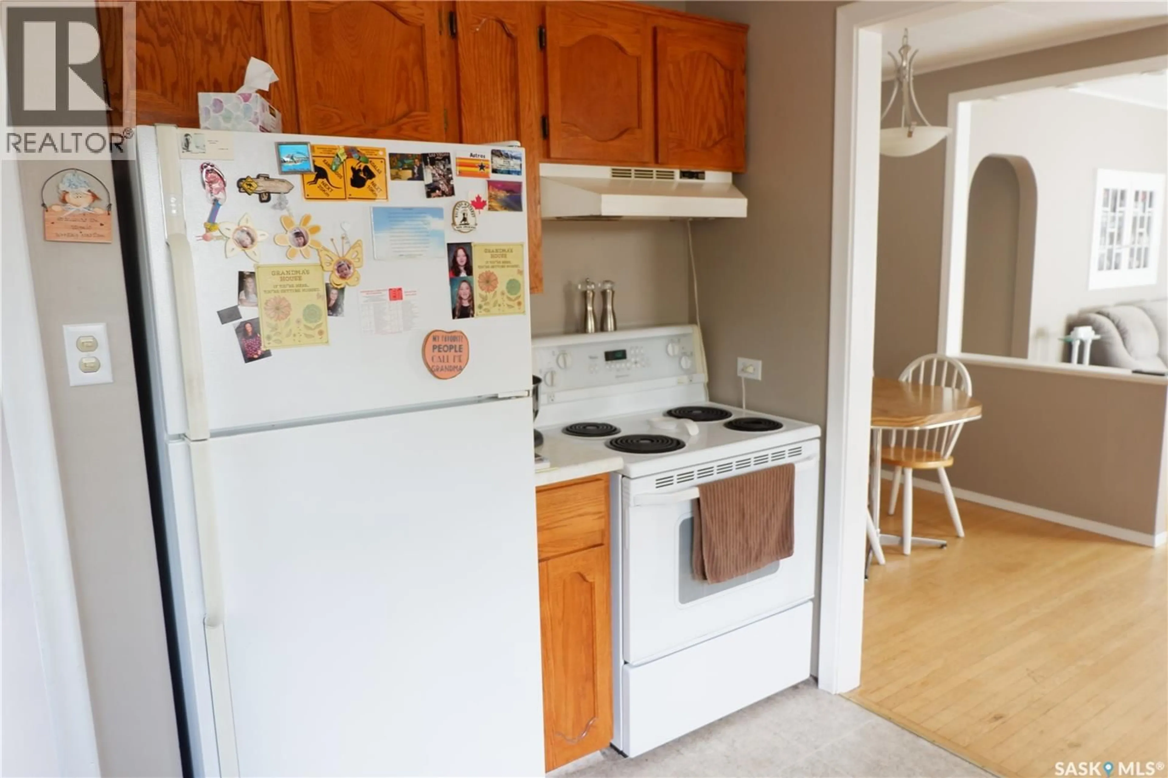 Standard kitchen, unknown for 509 4TH AVENUE, Assiniboia Saskatchewan S0H0B0