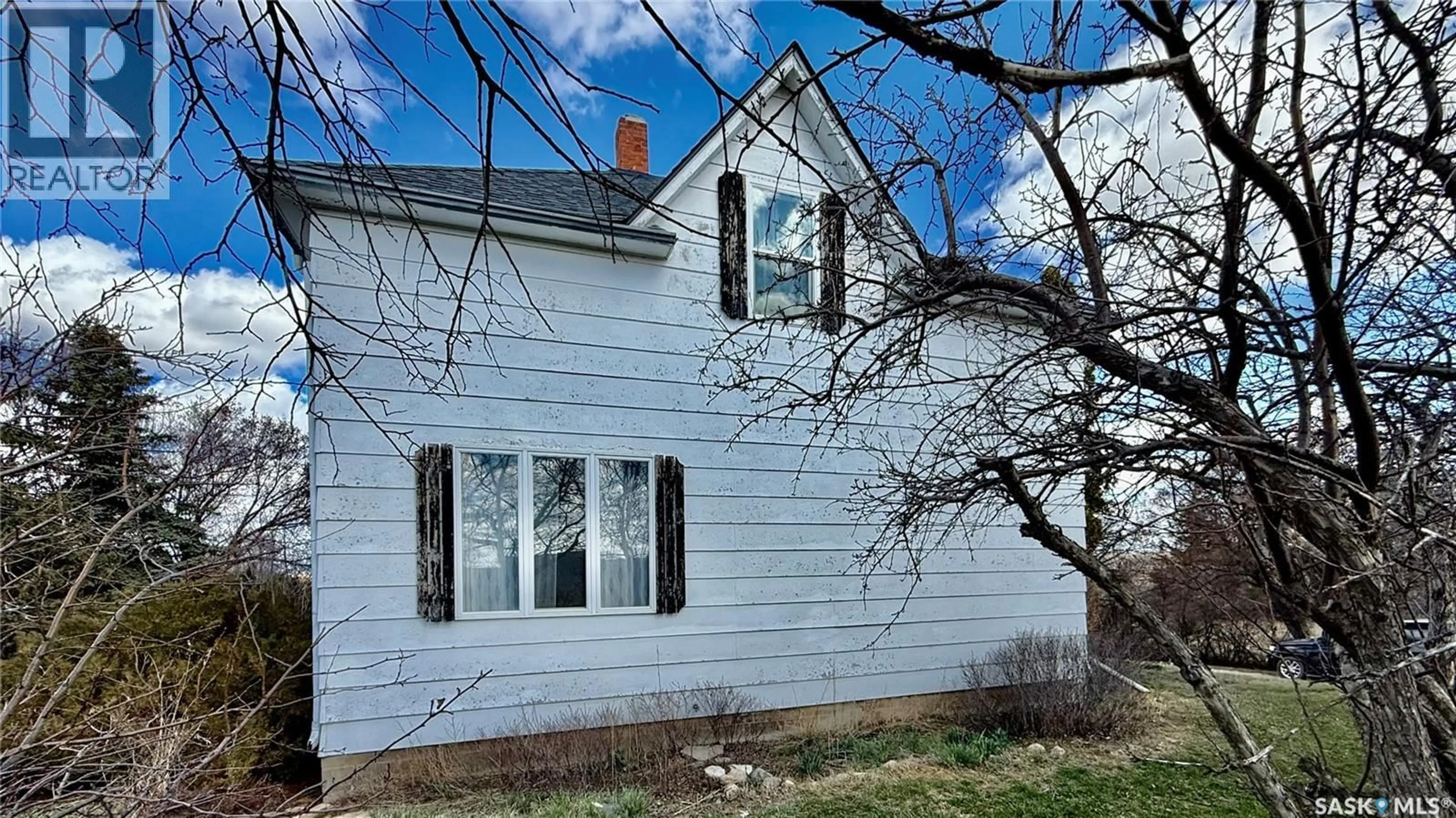 Home with vinyl exterior material, building for RM OF SASKATCHEWAN LANDING ACREAGE, Saskatchewan Landing Rm No.167 Saskatchewan S9H3P7