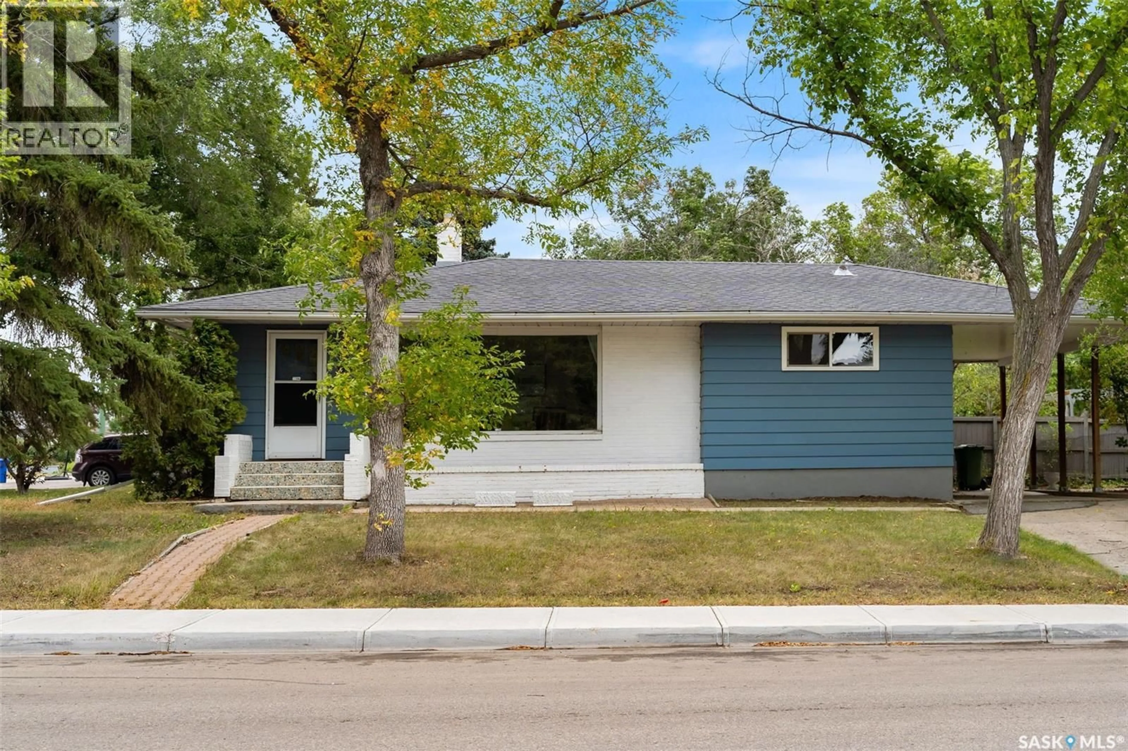 Home with vinyl exterior material, street for 3347 QUEEN STREET, Regina Saskatchewan S4S1B2