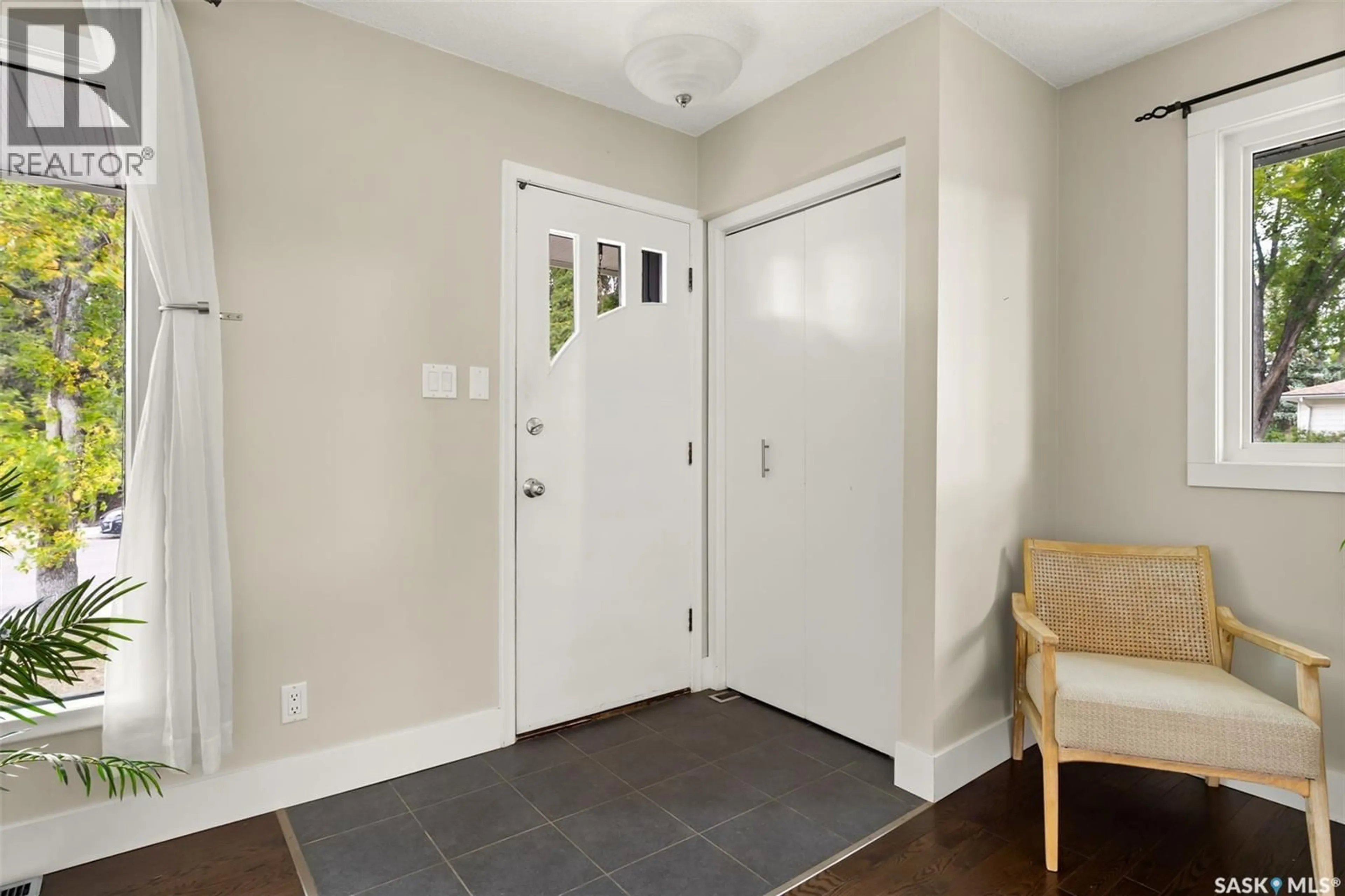 Indoor entryway for 3347 QUEEN STREET, Regina Saskatchewan S4S1B2
