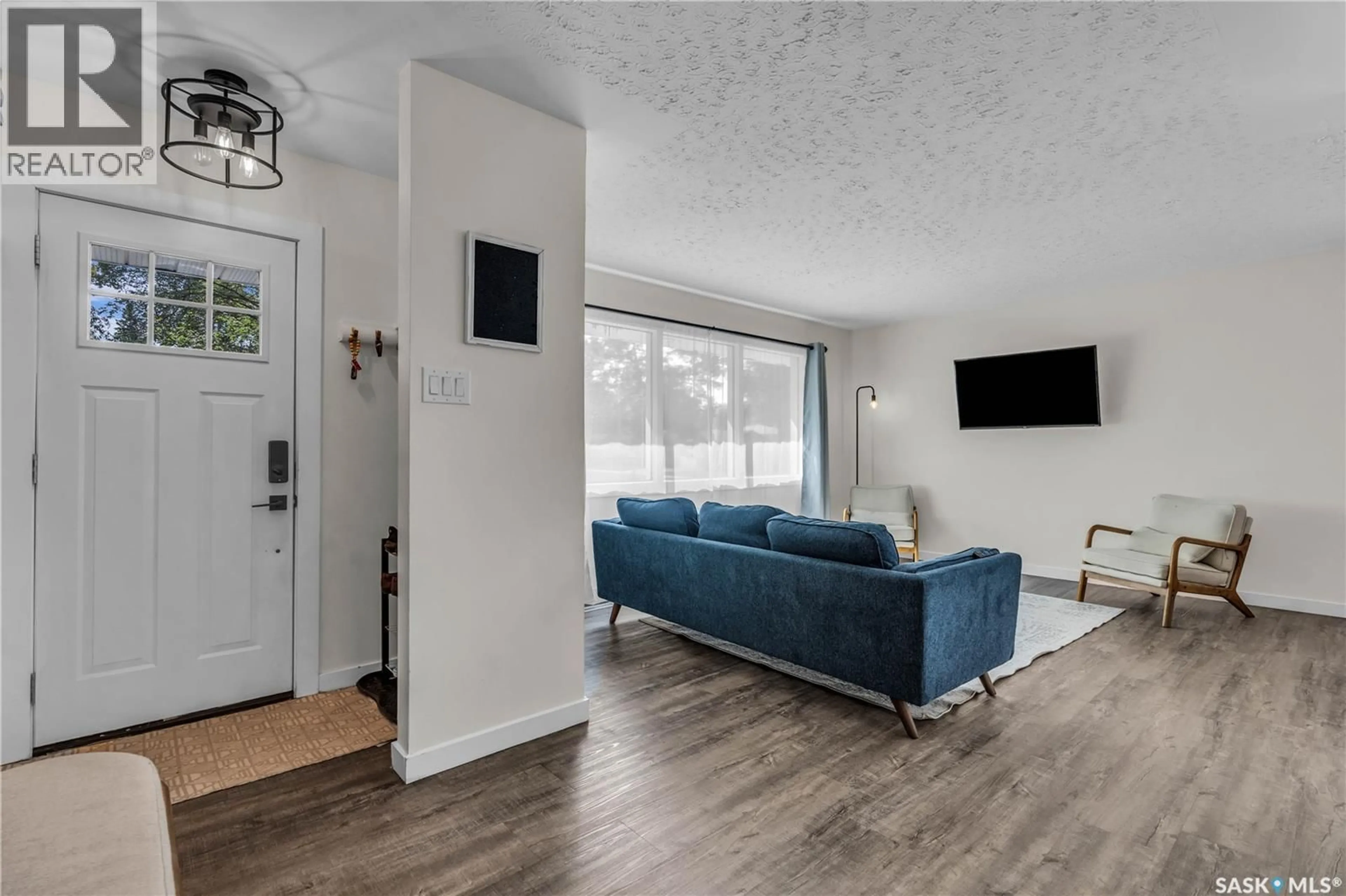 Living room with furniture, unknown for 2708 GRANT ROAD, Regina Saskatchewan S4S5T5