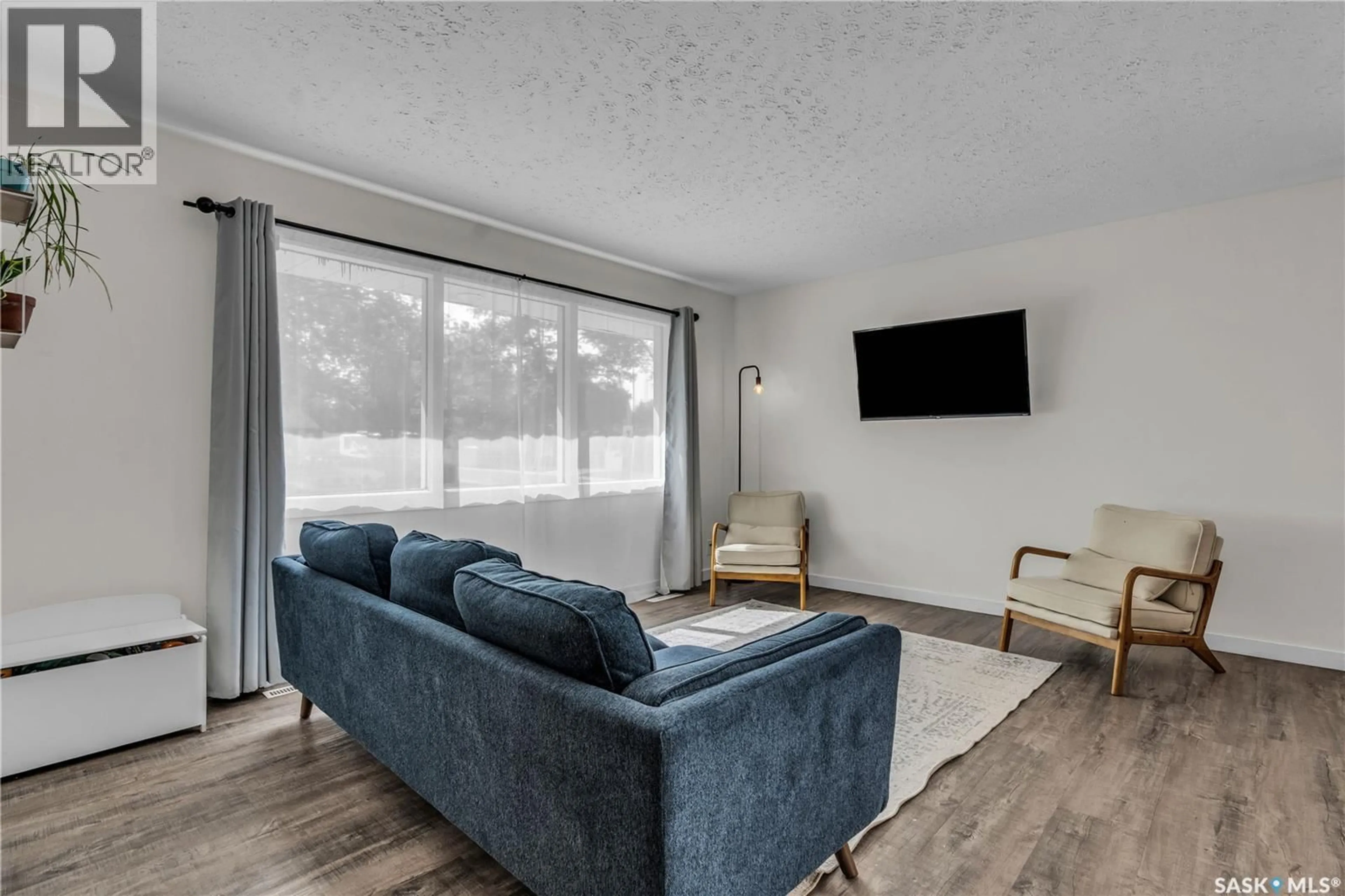 Living room with furniture, unknown for 2708 GRANT ROAD, Regina Saskatchewan S4S5T5