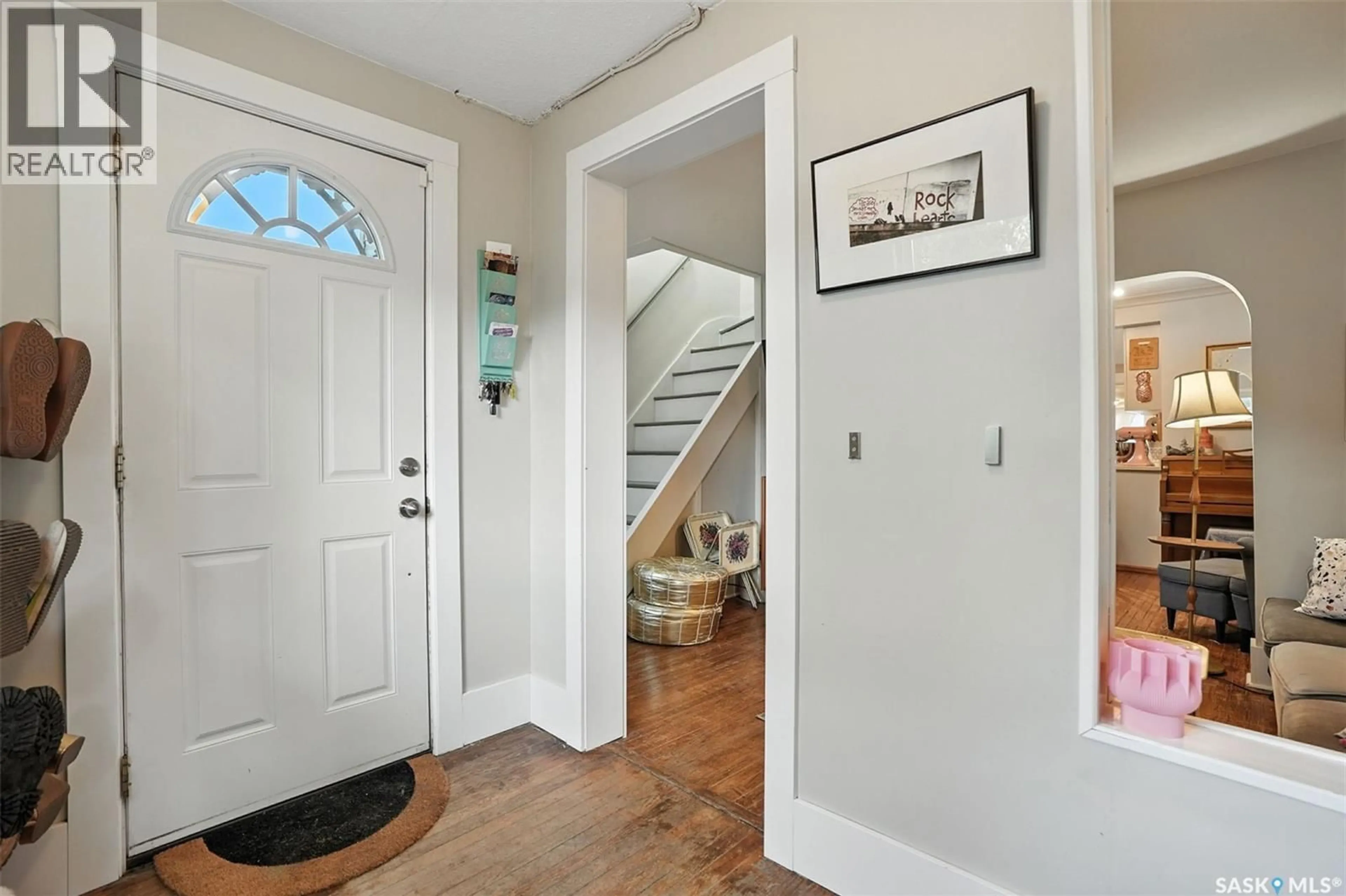 Indoor entryway for 303 29TH STREET, Saskatoon Saskatchewan S7L0M2
