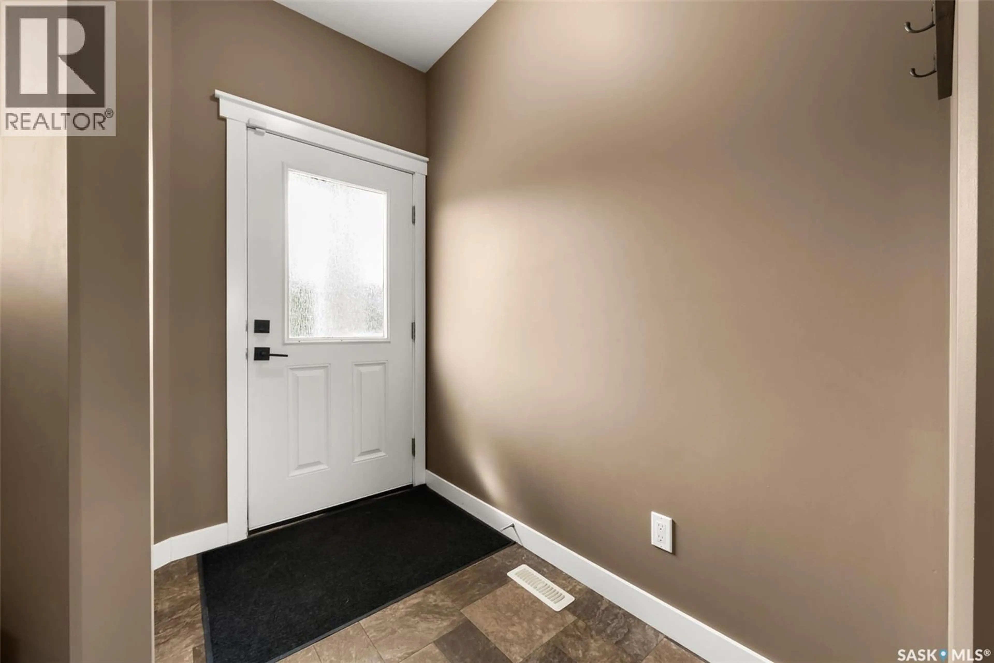 Indoor entryway for 4353 JAMES HILL ROAD, Regina Saskatchewan S4W0L4
