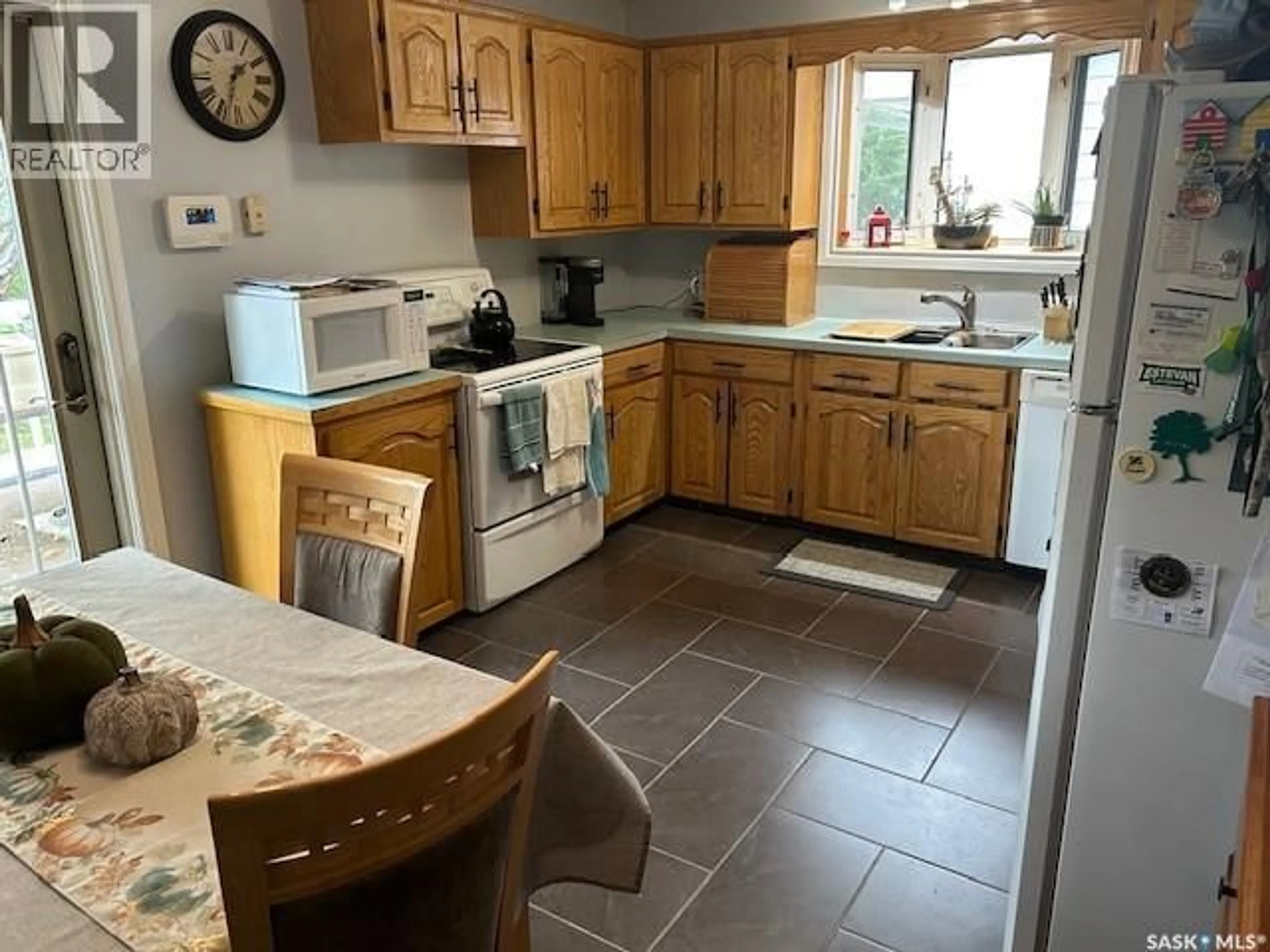 Standard kitchen, ceramic/tile floor for 307 1ST STREET, Carnduff Saskatchewan S0C0S0