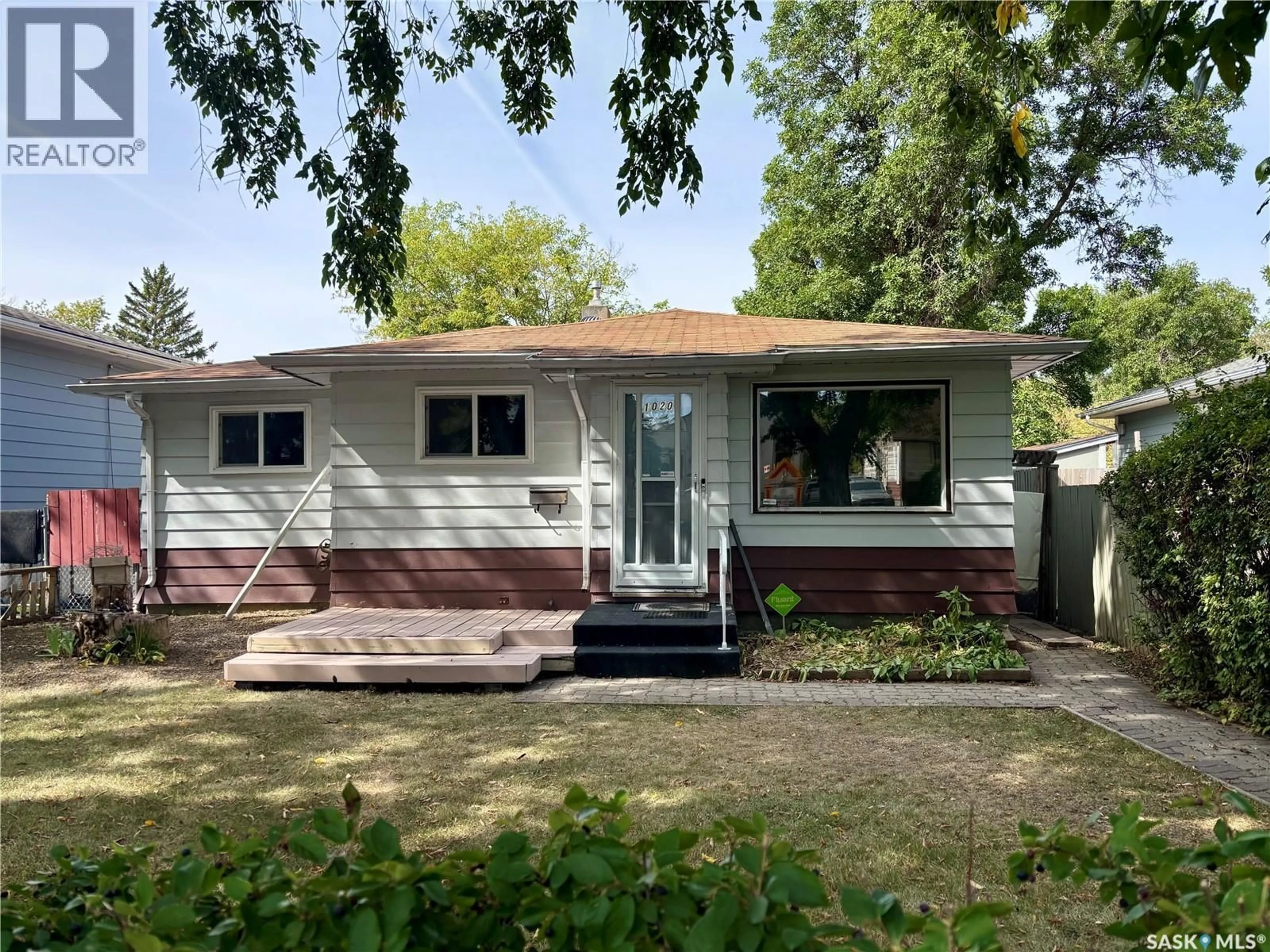 Home with vinyl exterior material, street for 1020 ELPHINSTONE STREET, Regina Saskatchewan S4T3L8
