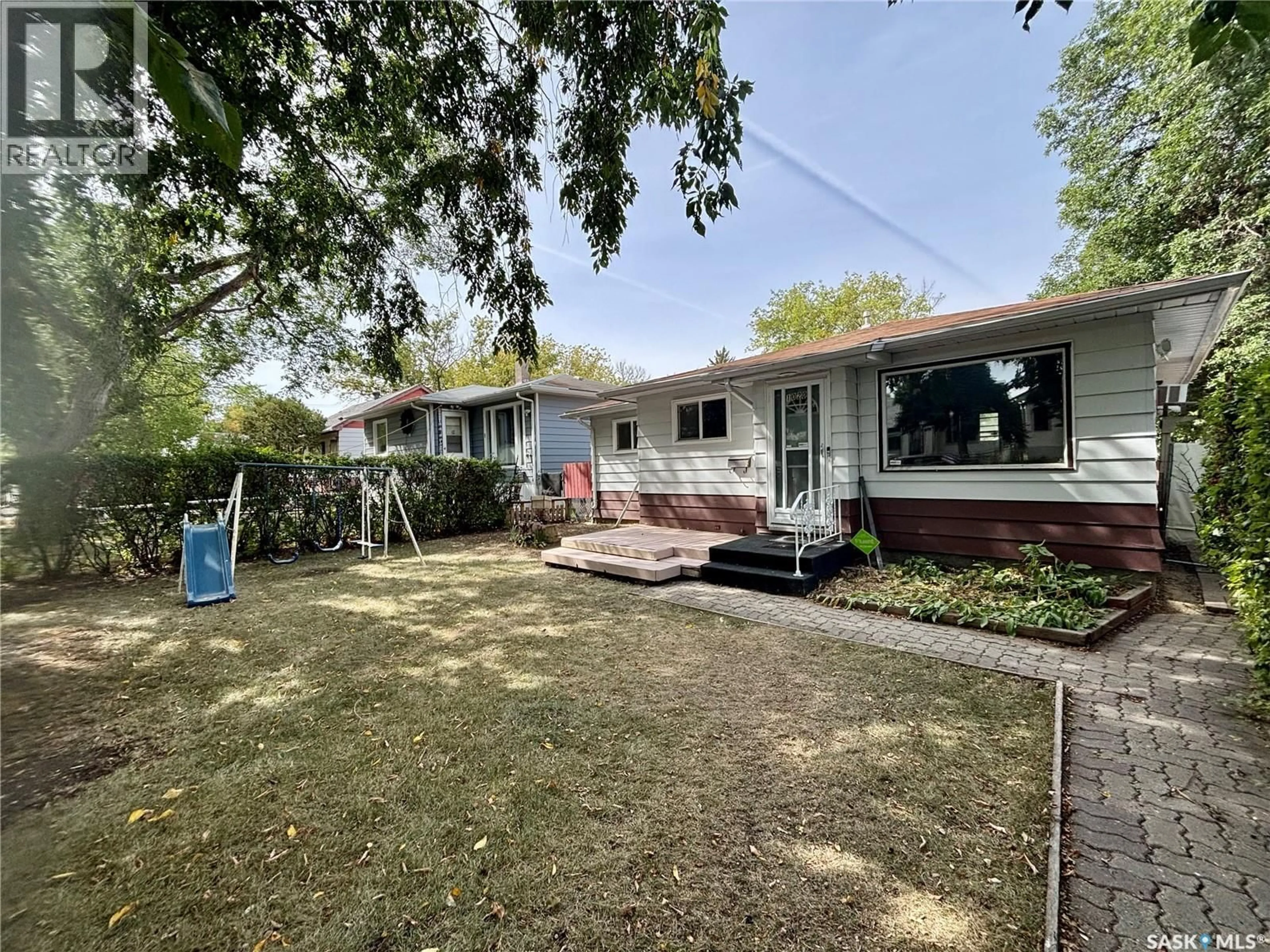 A pic from outside/outdoor area/front of a property/back of a property/a pic from drone, street for 1020 ELPHINSTONE STREET, Regina Saskatchewan S4T3L8