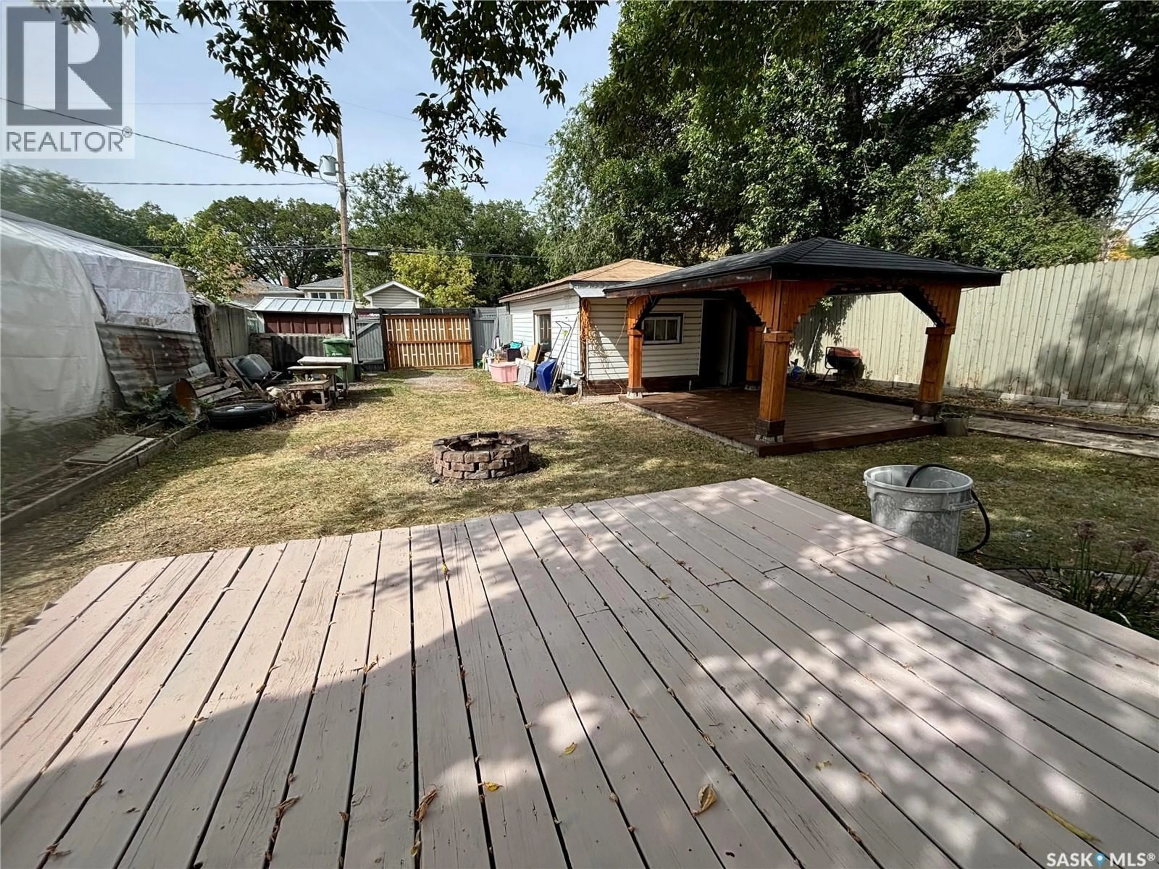 A pic from outside/outdoor area/front of a property/back of a property/a pic from drone, unknown for 1020 ELPHINSTONE STREET, Regina Saskatchewan S4T3L8