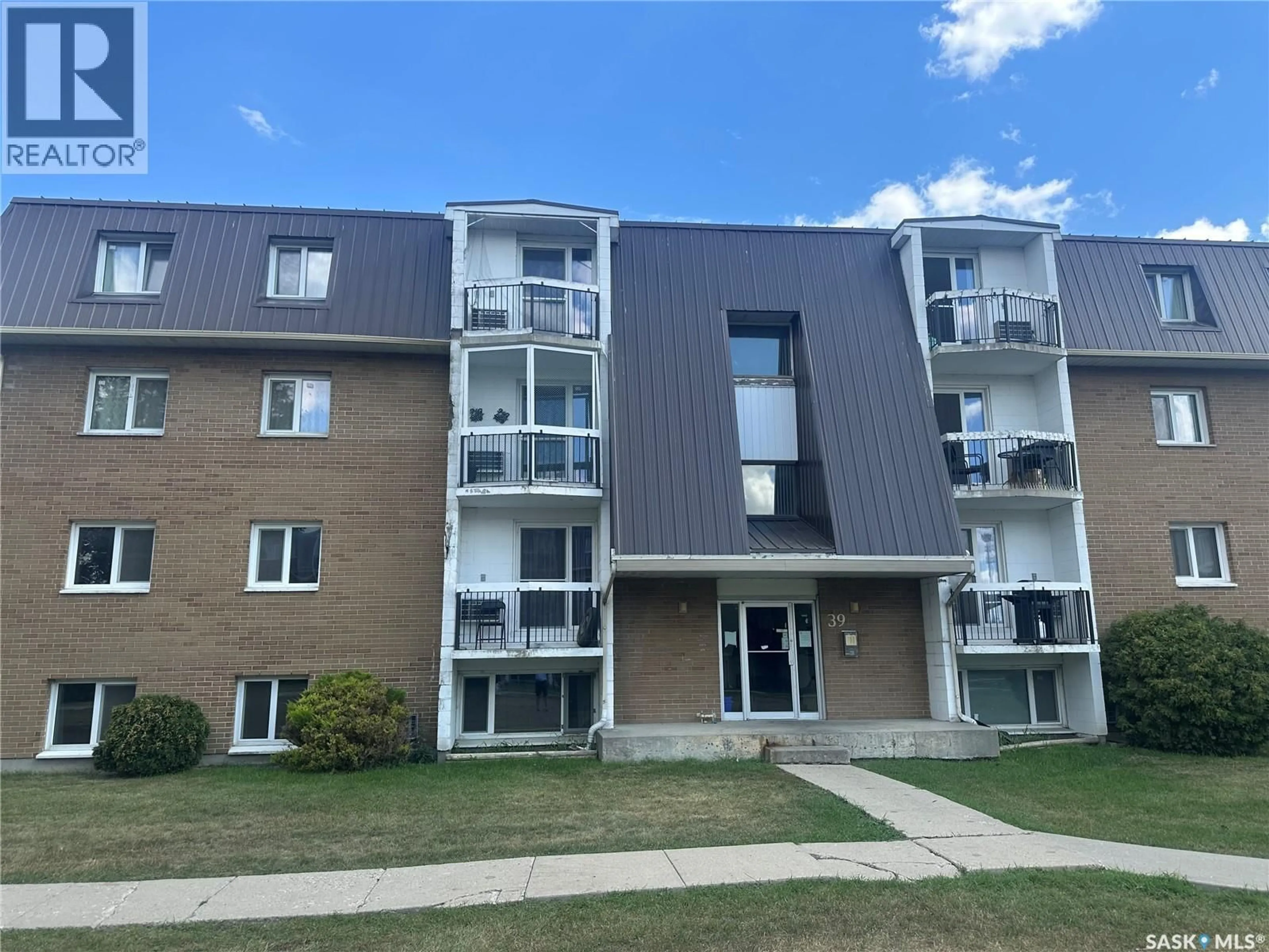A pic from outside/outdoor area/front of a property/back of a property/a pic from drone, building for 44 39 CENTENNIAL STREET, Regina Saskatchewan S4S6P8
