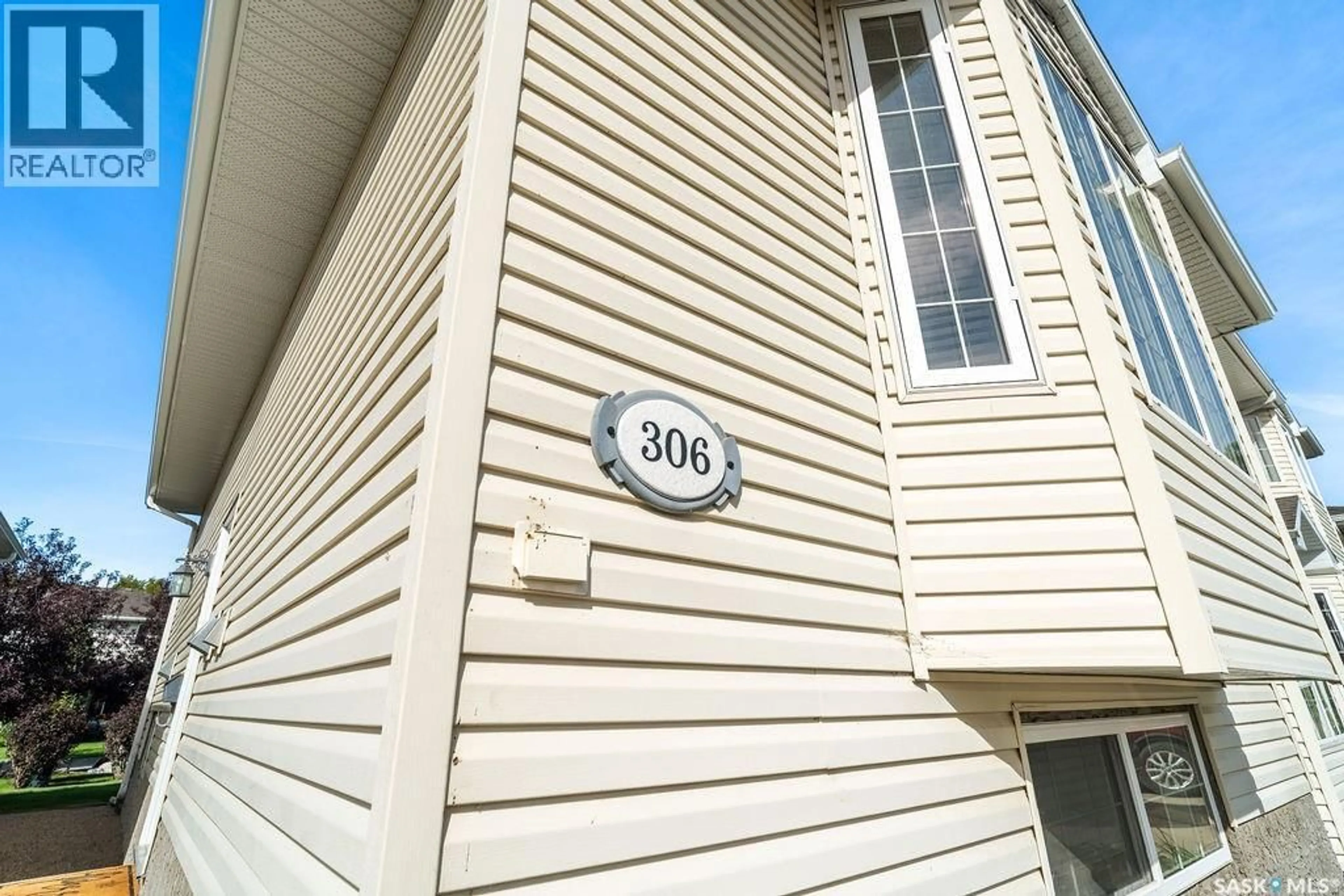 Home with vinyl exterior material, street for 306 MOUNT ROYAL PLACE, Regina Saskatchewan S4T7X9