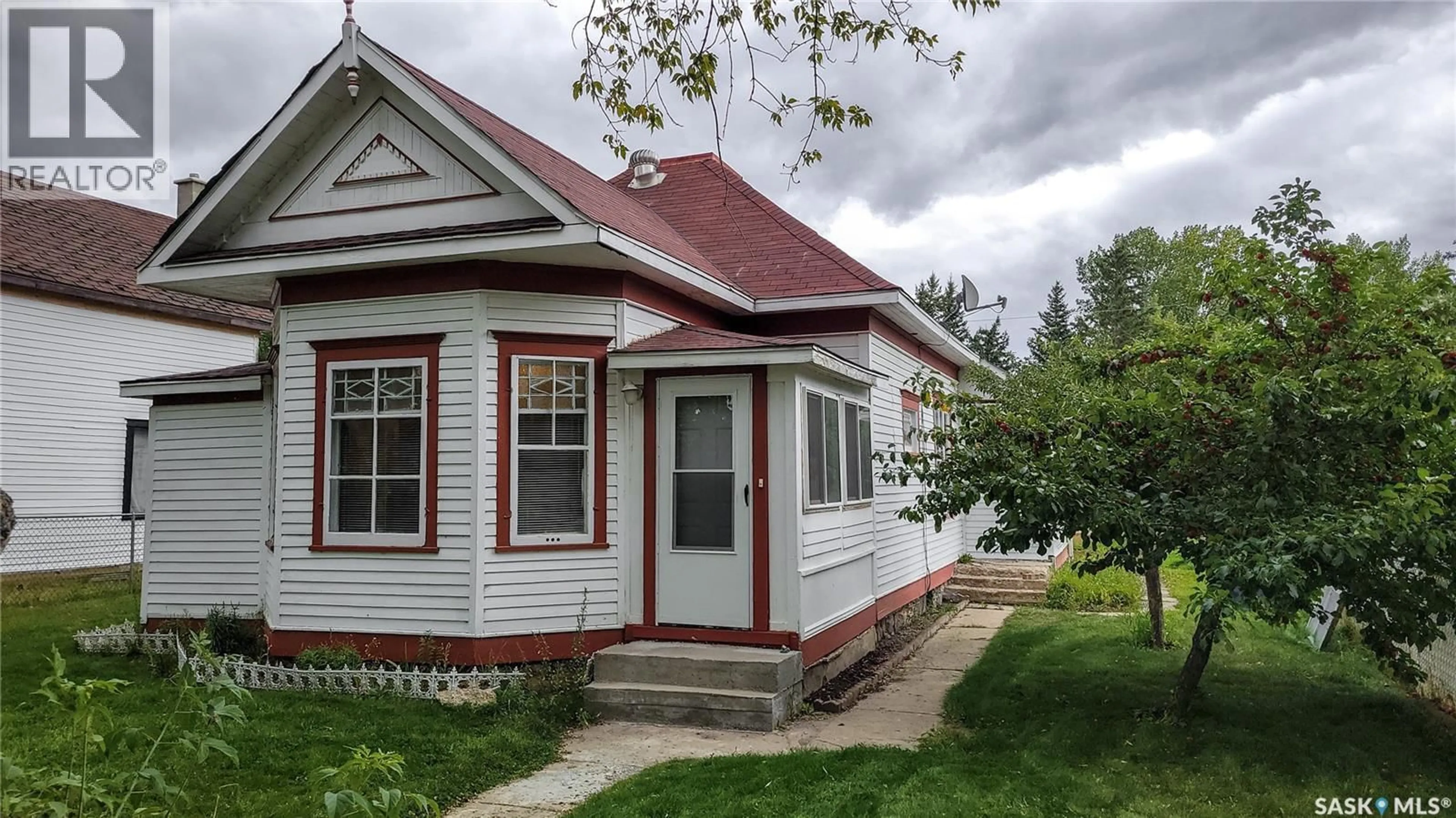 Home with vinyl exterior material, street for 304 EDWARD AVENUE, Radisson Saskatchewan S0K3L0