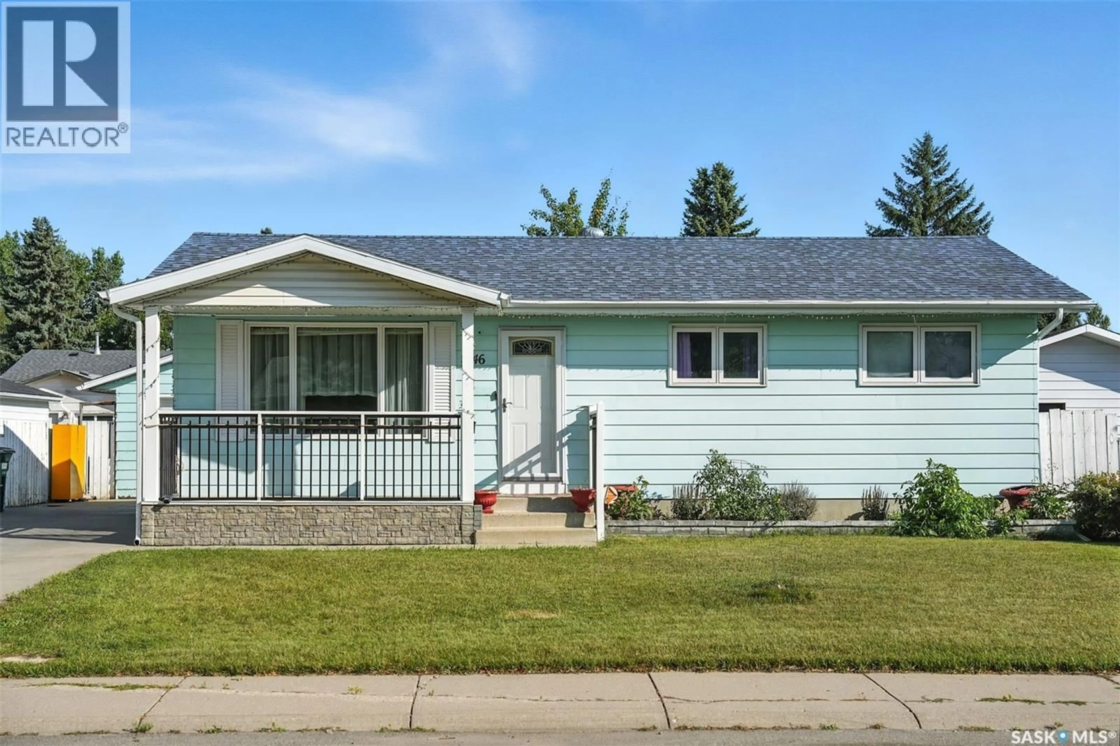Home with vinyl exterior material, street for 446 COCKBURN CRESCENT, Saskatoon Saskatchewan S7L5S5