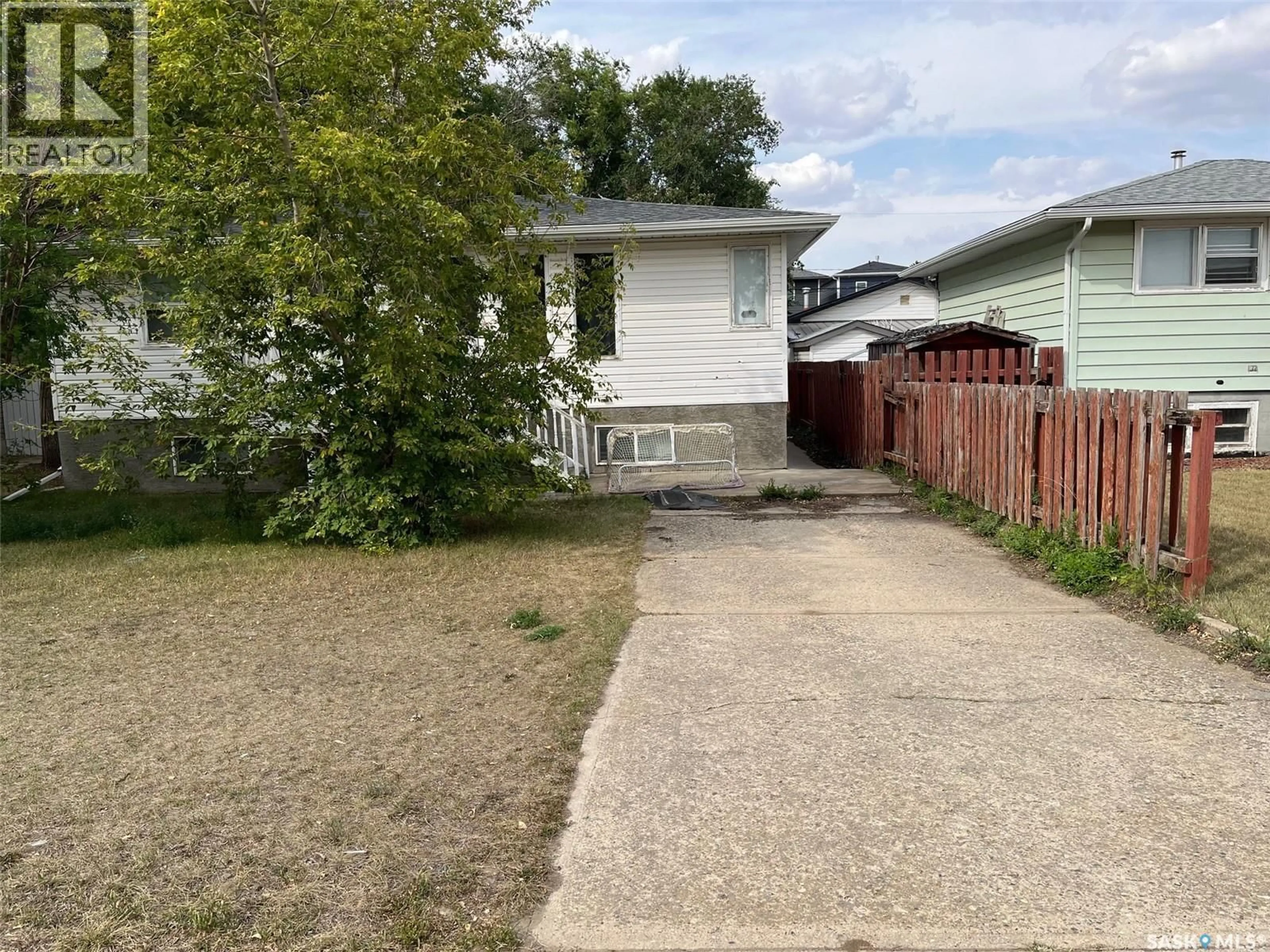 A pic from outside/outdoor area/front of a property/back of a property/a pic from drone, street for 1024 HASTINGS STREET, Moose Jaw Saskatchewan S6H5R8