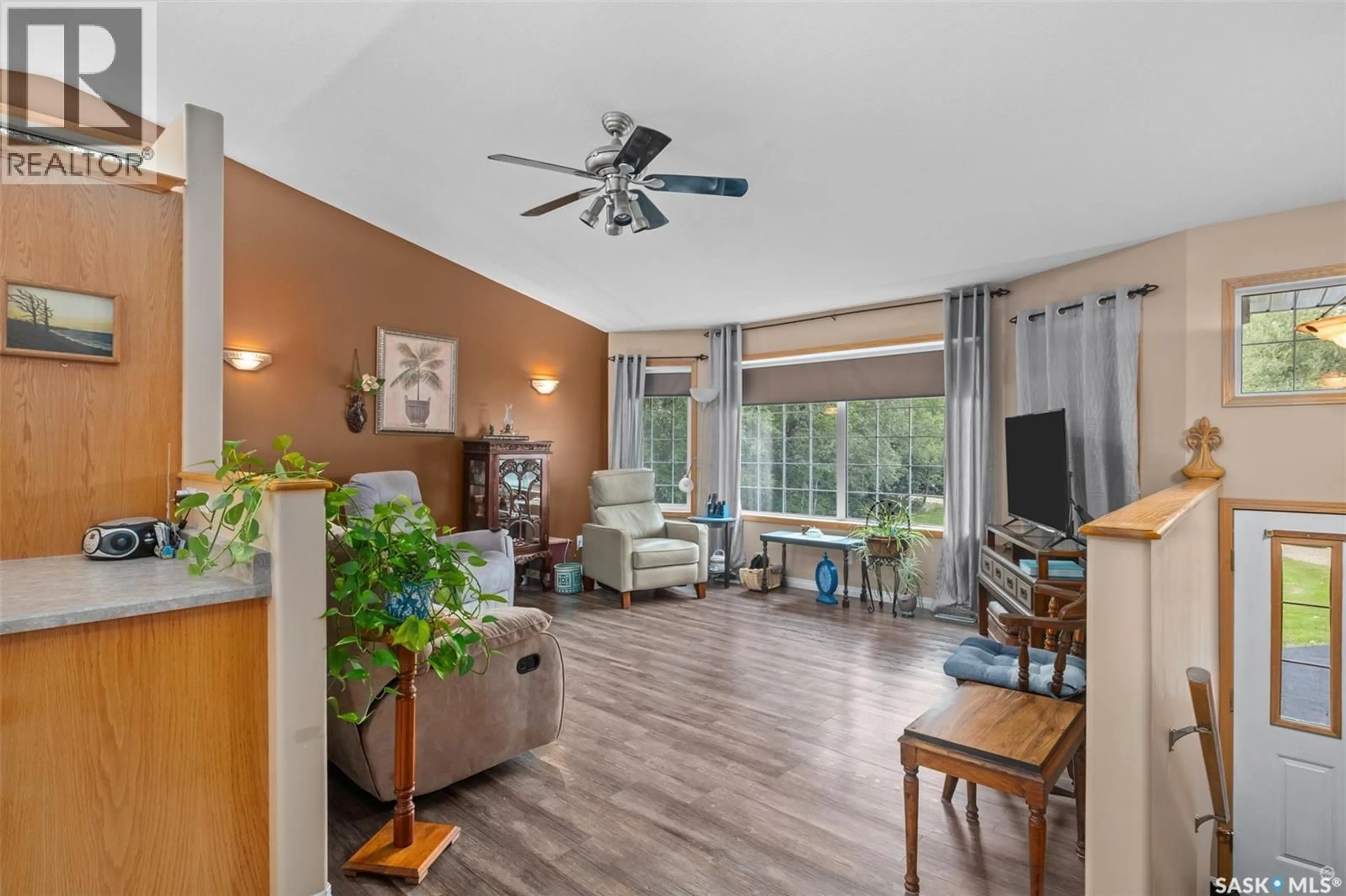 Living room with furniture, unknown for 609 BOUNDARY STREET, Buckland Rm No. 491 Saskatchewan S6V5R3
