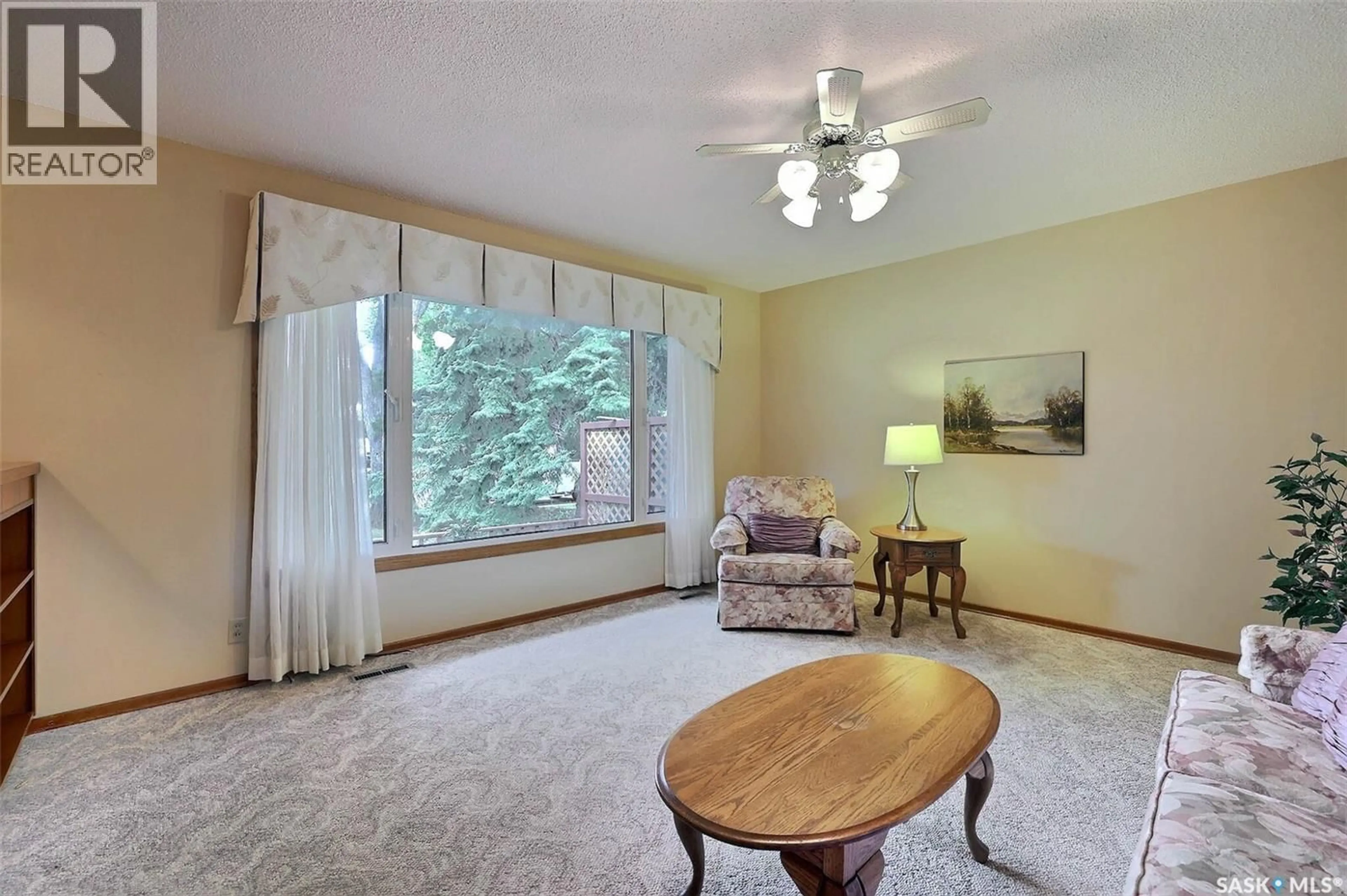 Living room with furniture, unknown for 212 SHANNON ROAD, Regina Saskatchewan S4S5H7