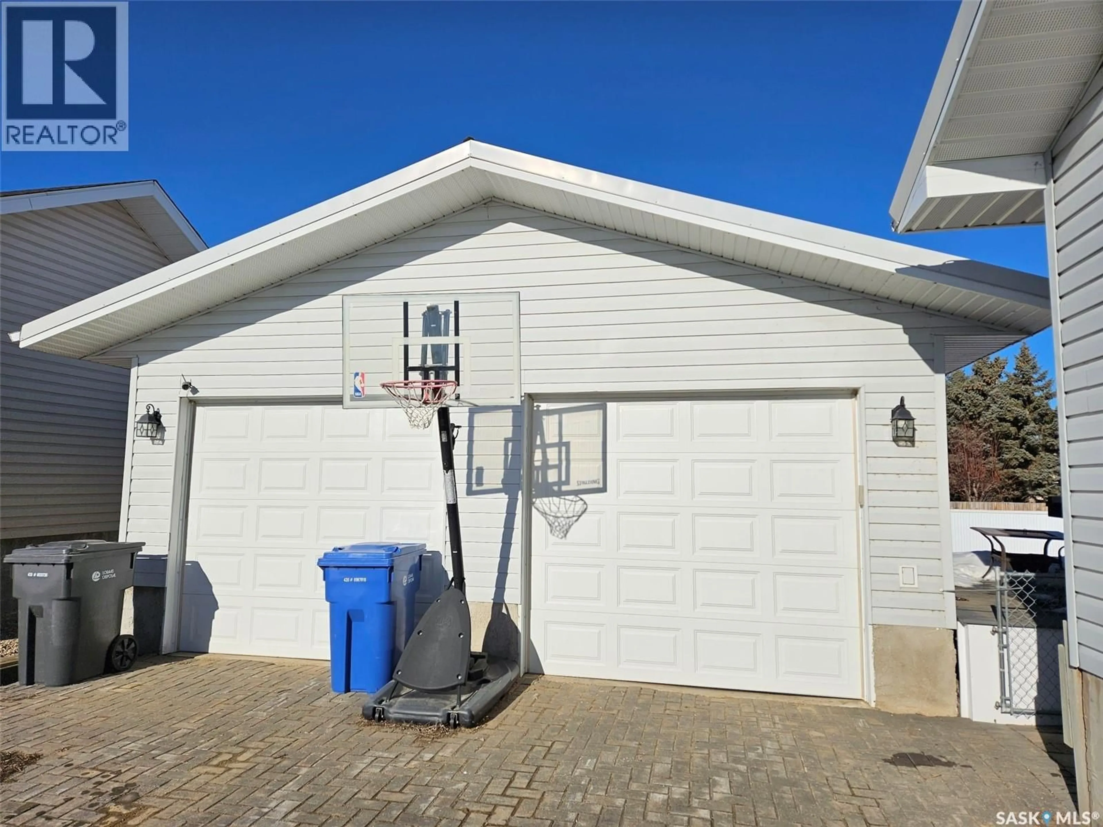 Indoor garage for 11 ARCOLA PLACE, Carlyle Saskatchewan S0C0R0