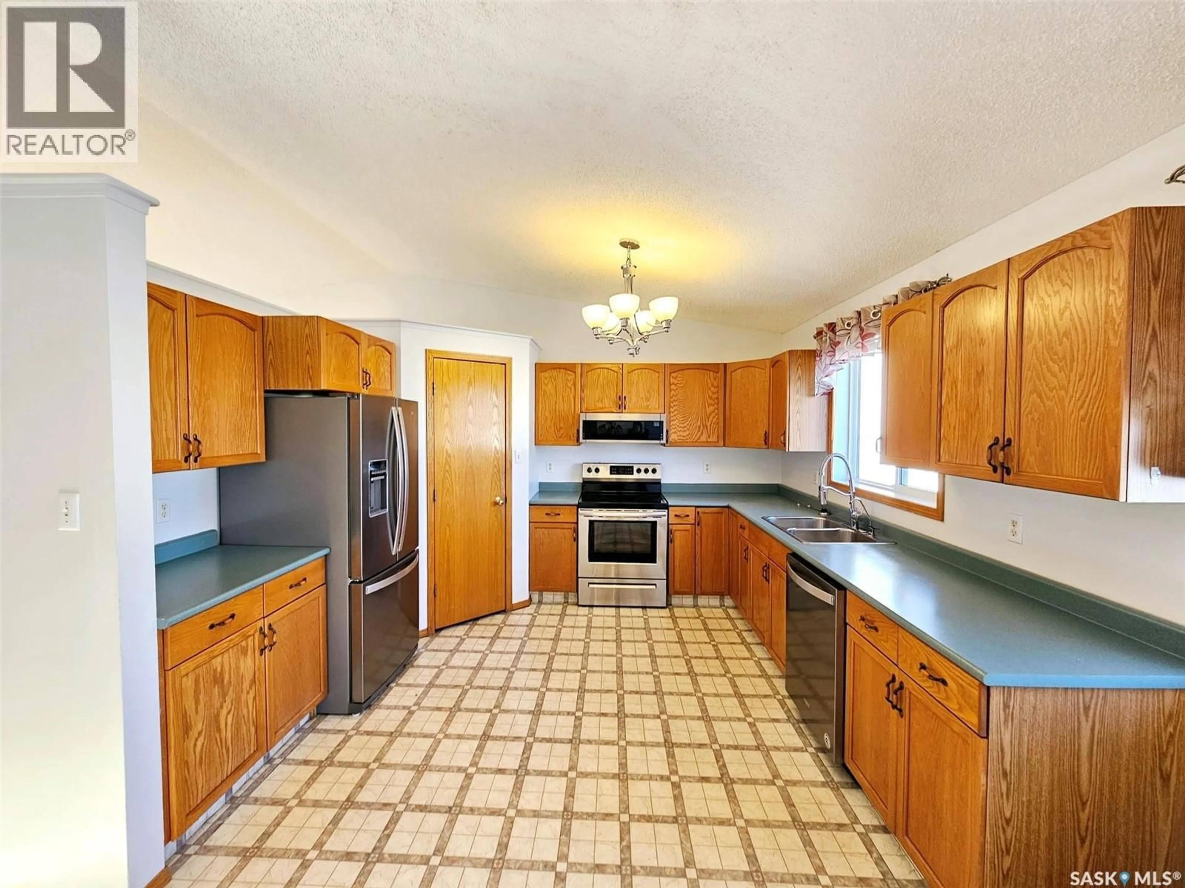Standard kitchen, ceramic/tile floor for 11 ARCOLA PLACE, Carlyle Saskatchewan S0C0R0