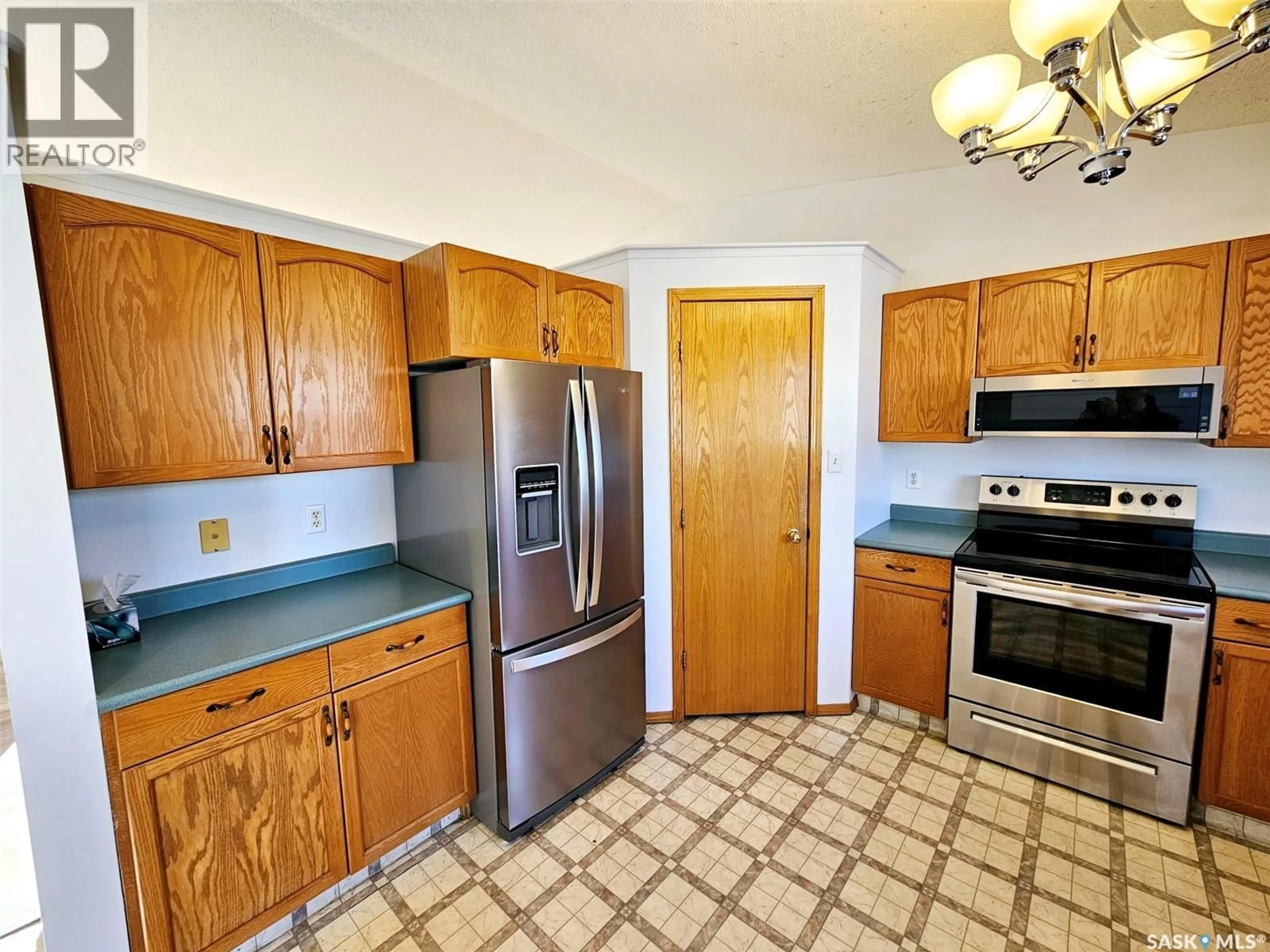 Standard kitchen, unknown for 11 ARCOLA PLACE, Carlyle Saskatchewan S0C0R0