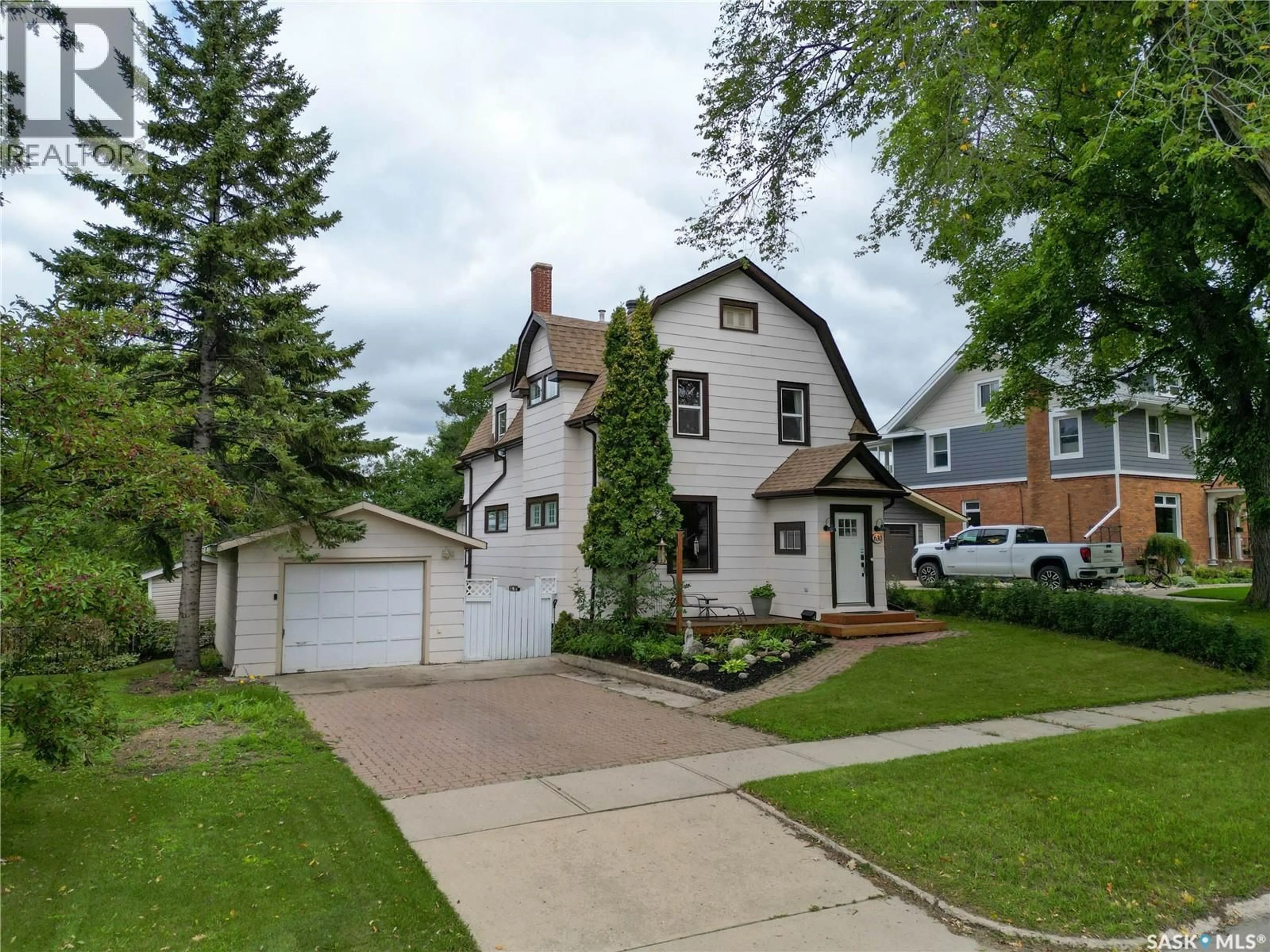 A pic from outside/outdoor area/front of a property/back of a property/a pic from drone, street for 630 21ST STREET, Prince Albert Saskatchewan S6V4J7