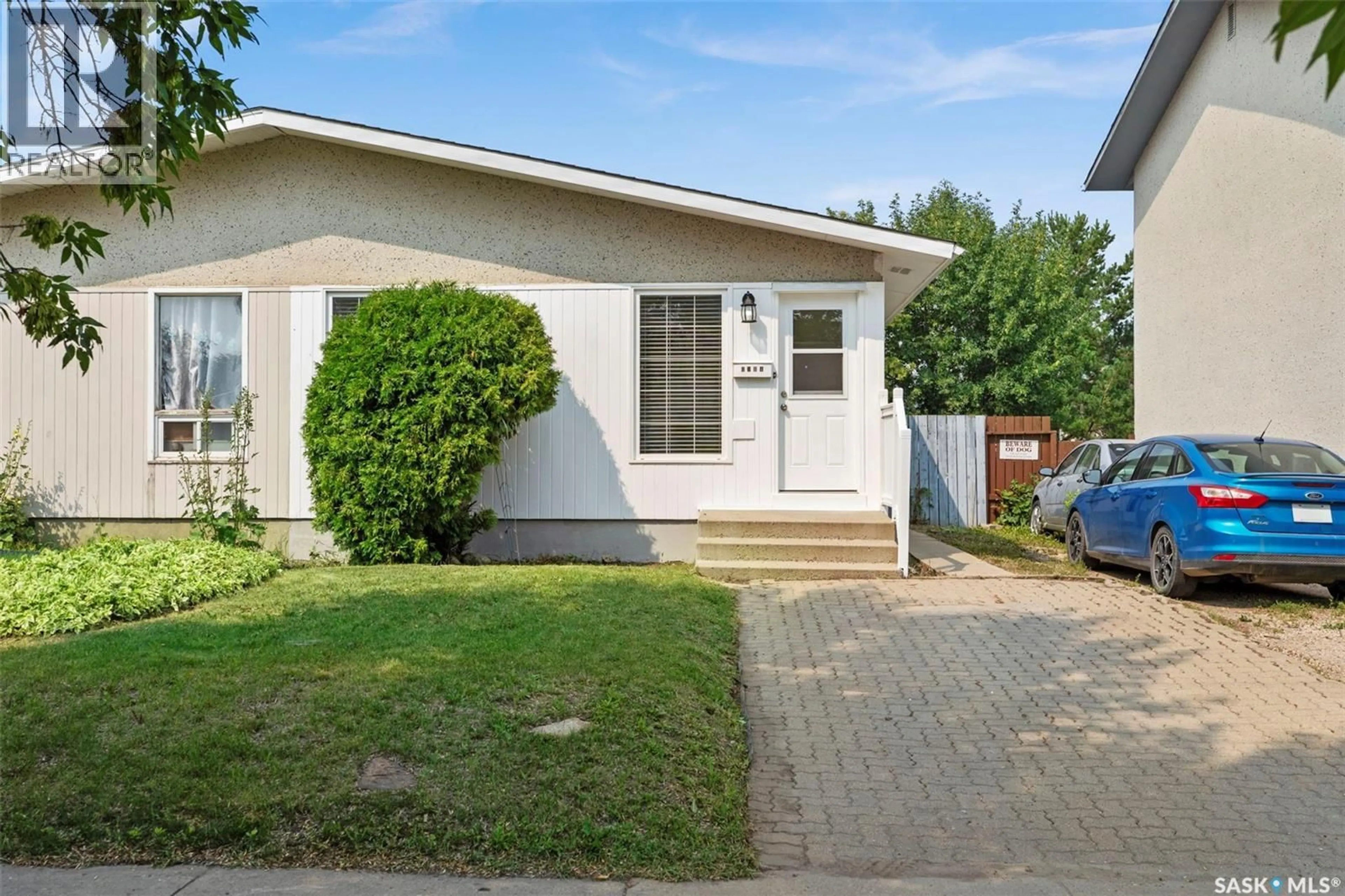 Home with vinyl exterior material, street for 2914 33RD STREET, Saskatoon Saskatchewan S7L0X9
