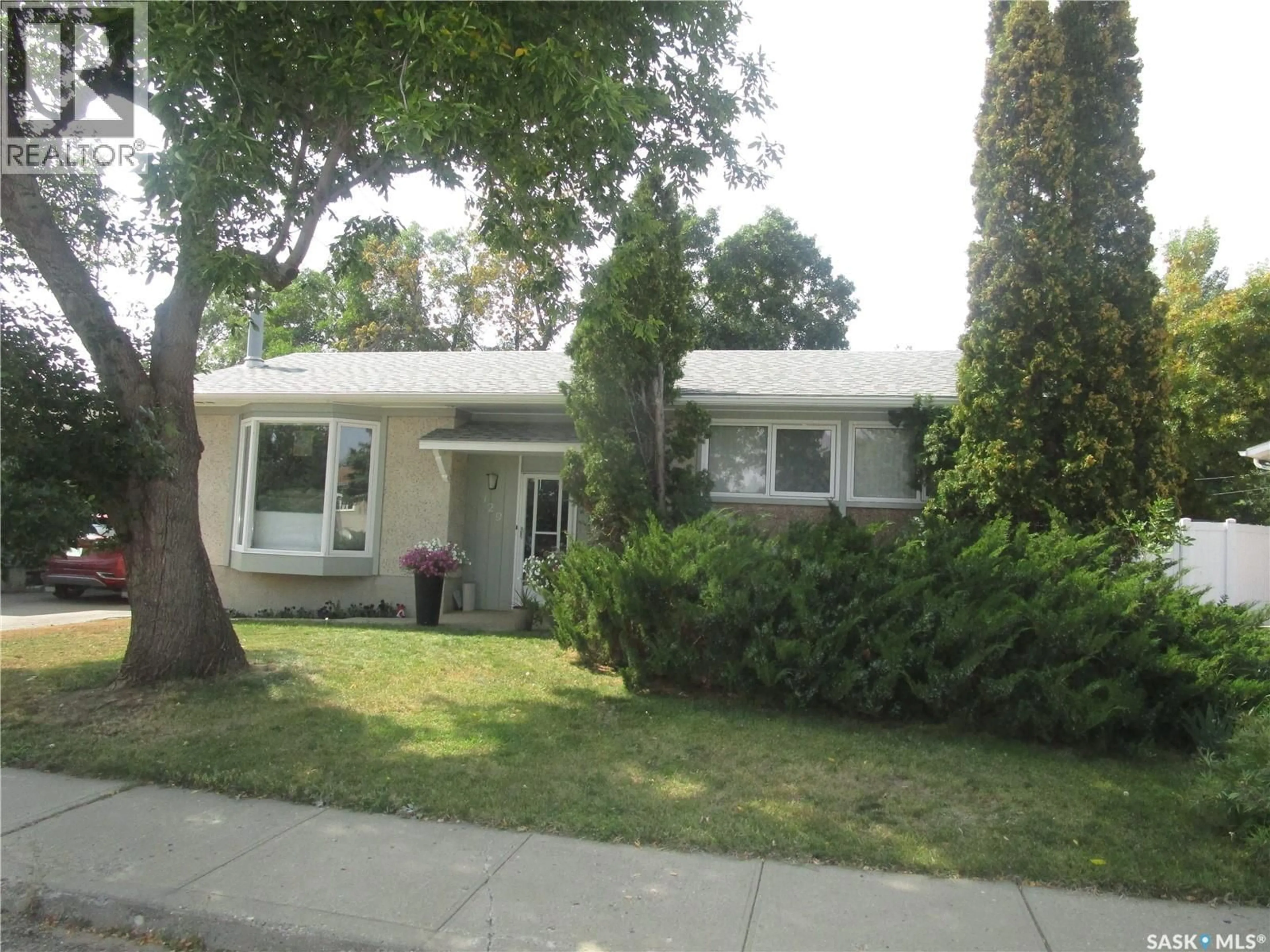 Home with vinyl exterior material, street for 129 EMPIRE PLACE, Assiniboia Saskatchewan S0H0B0