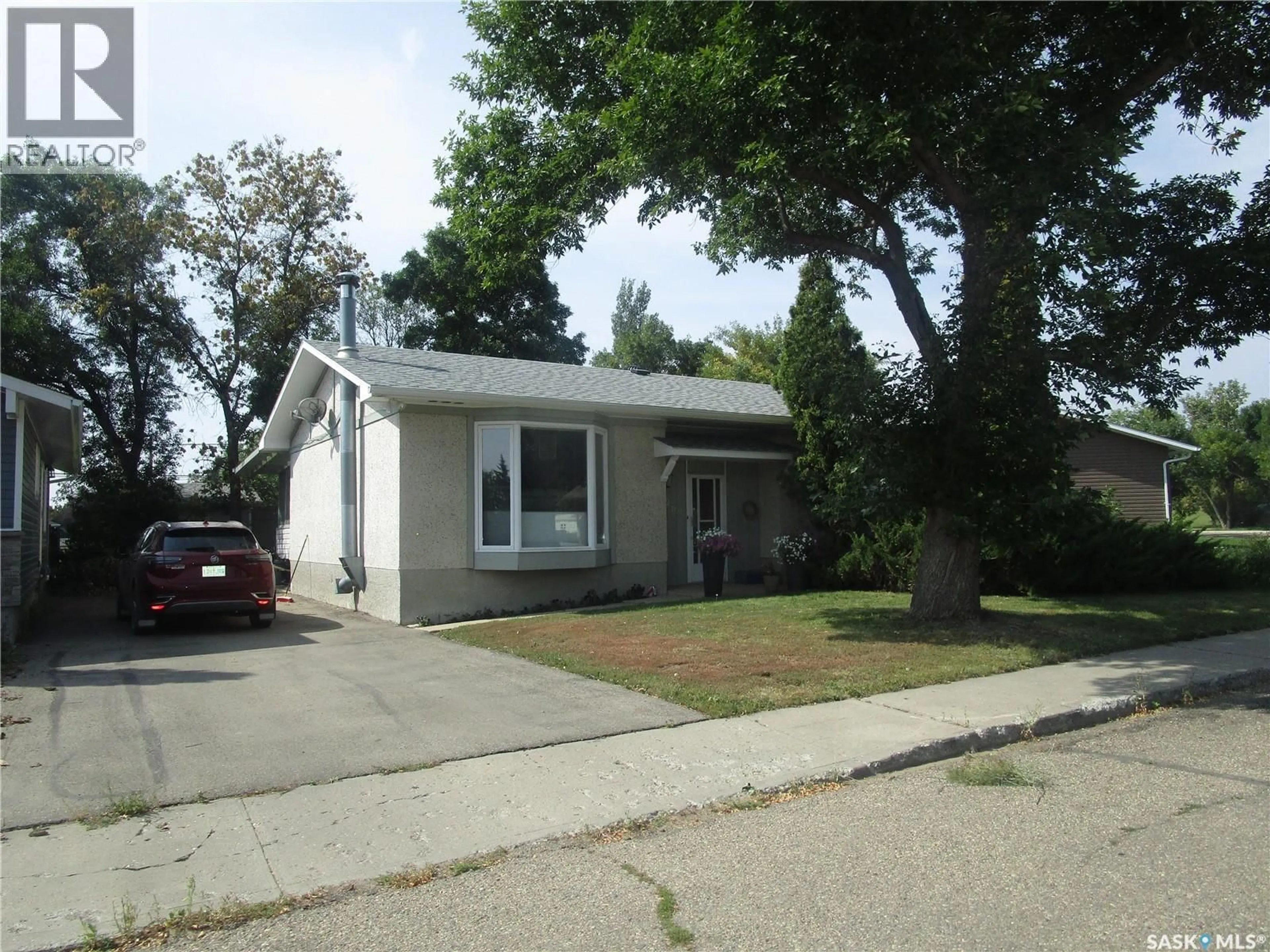 Home with vinyl exterior material, street for 129 EMPIRE PLACE, Assiniboia Saskatchewan S0H0B0