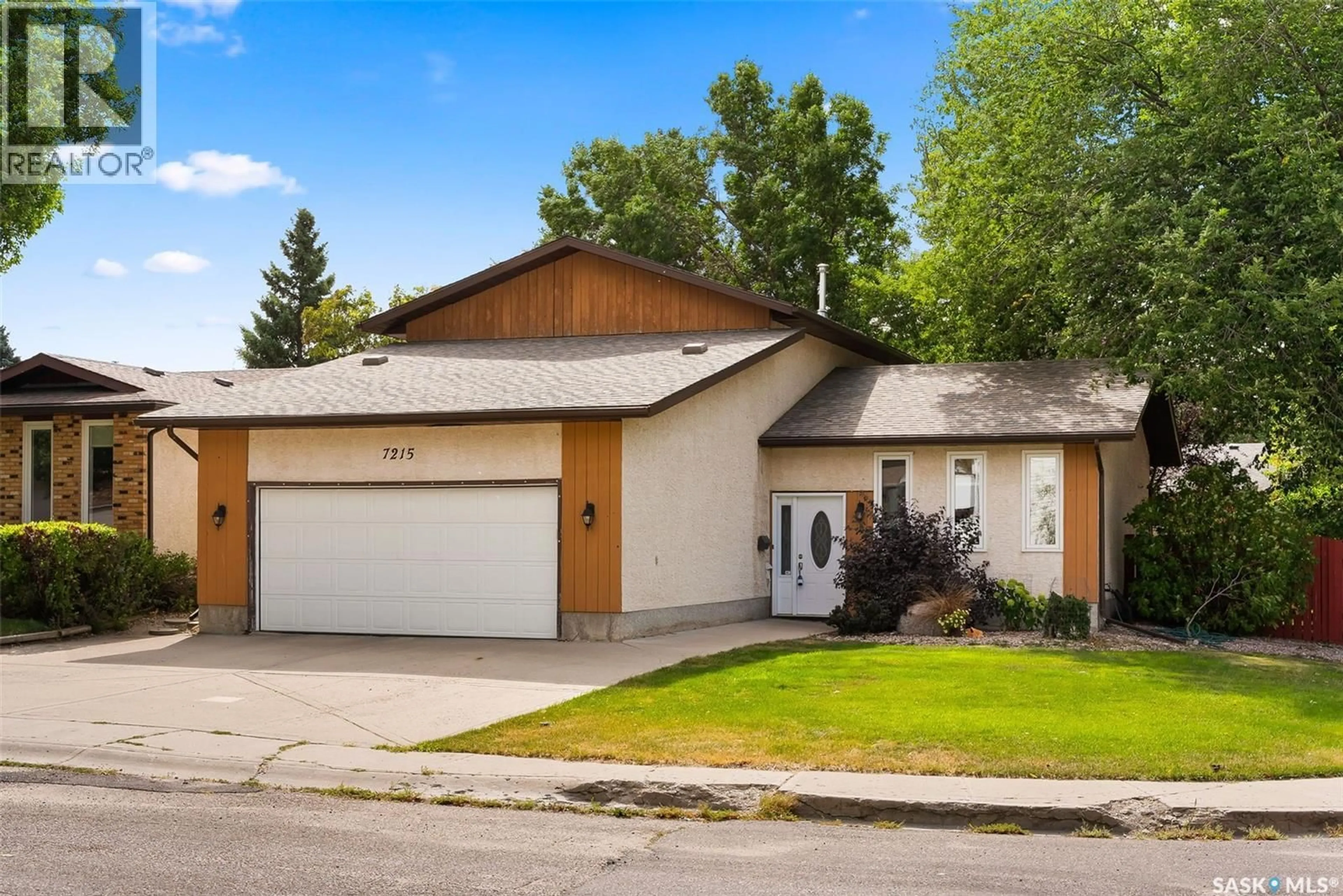 Home with vinyl exterior material, street for 7215 CLIPSHAM AVENUE, Regina Saskatchewan S4X2S9