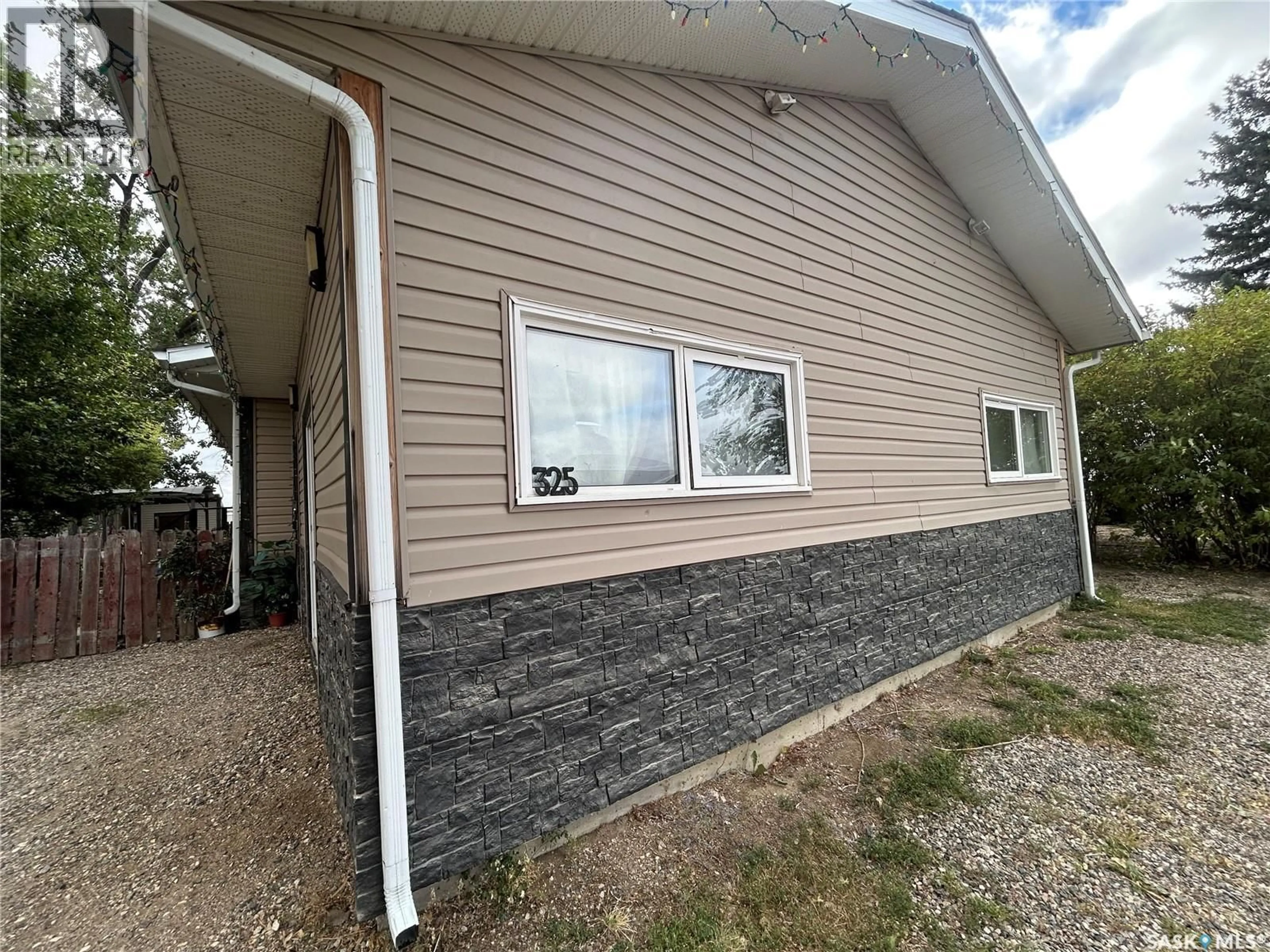 Home with vinyl exterior material, building for 325 WHITE STREET, Bienfait Saskatchewan S0C0M0