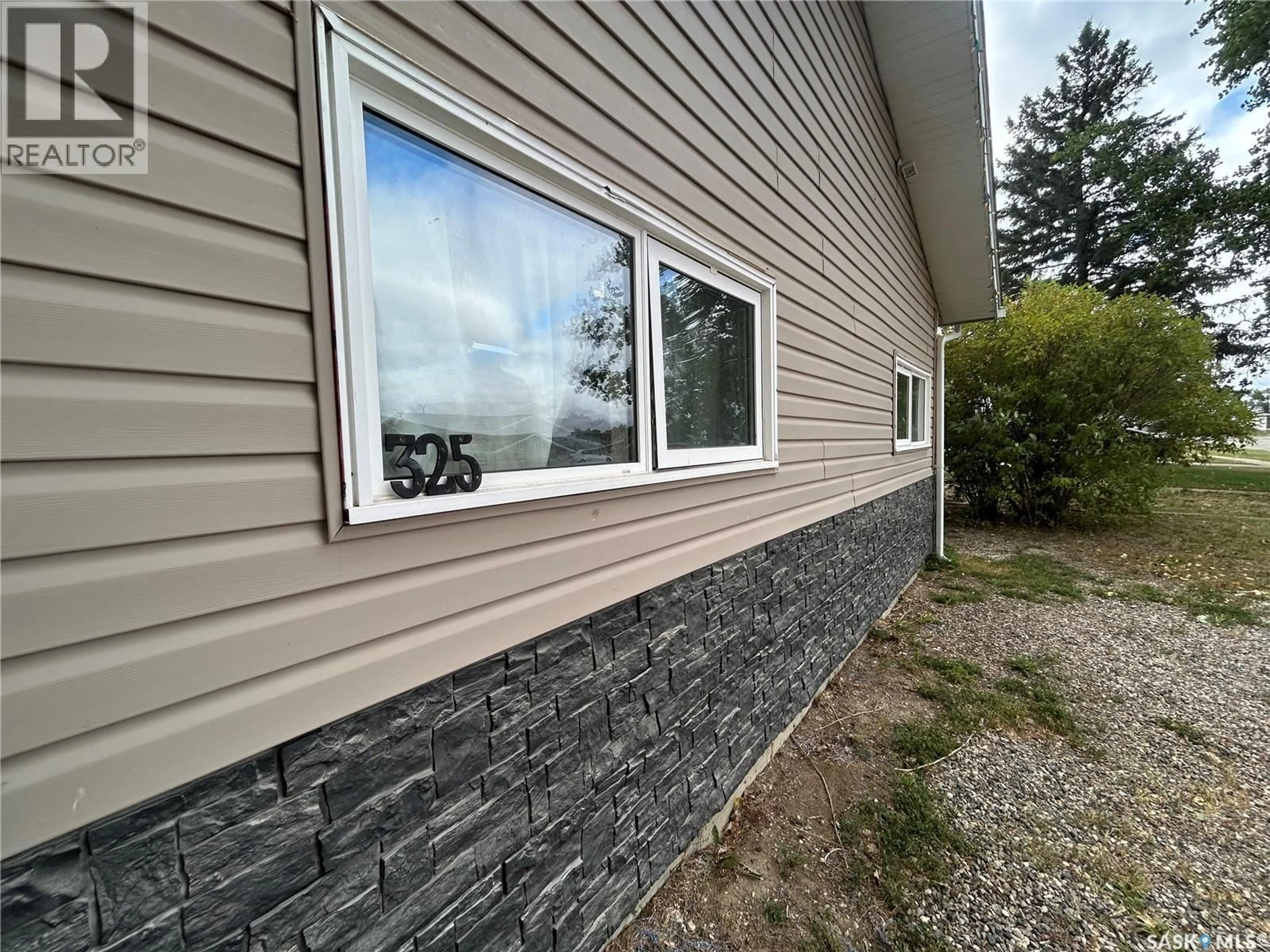 Home with vinyl exterior material, building for 325 WHITE STREET, Bienfait Saskatchewan S0C0M0