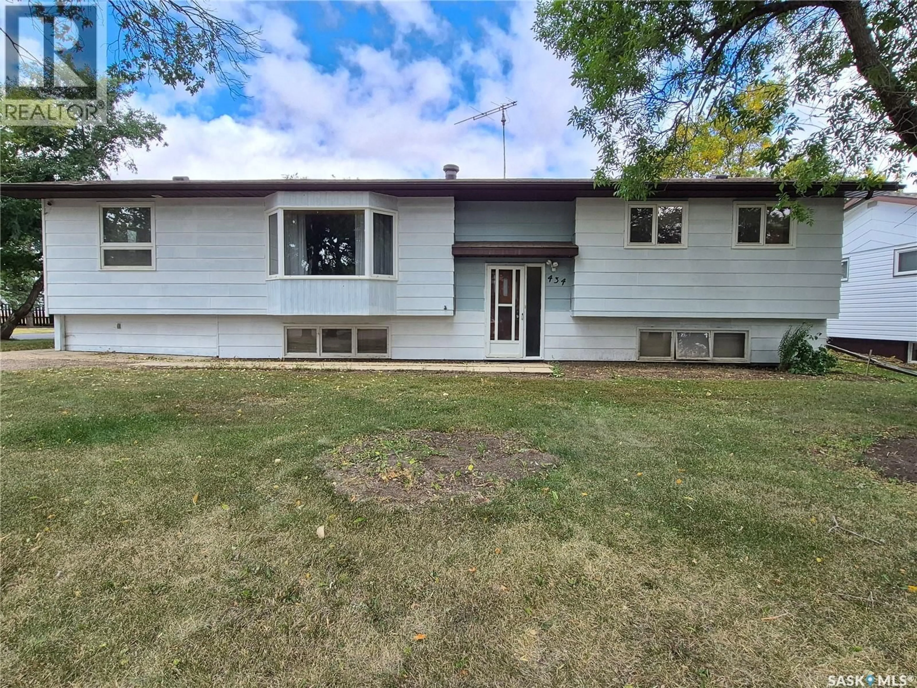 Home with vinyl exterior material, street for 434 HUNT STREET, Radville Saskatchewan S0C2G0