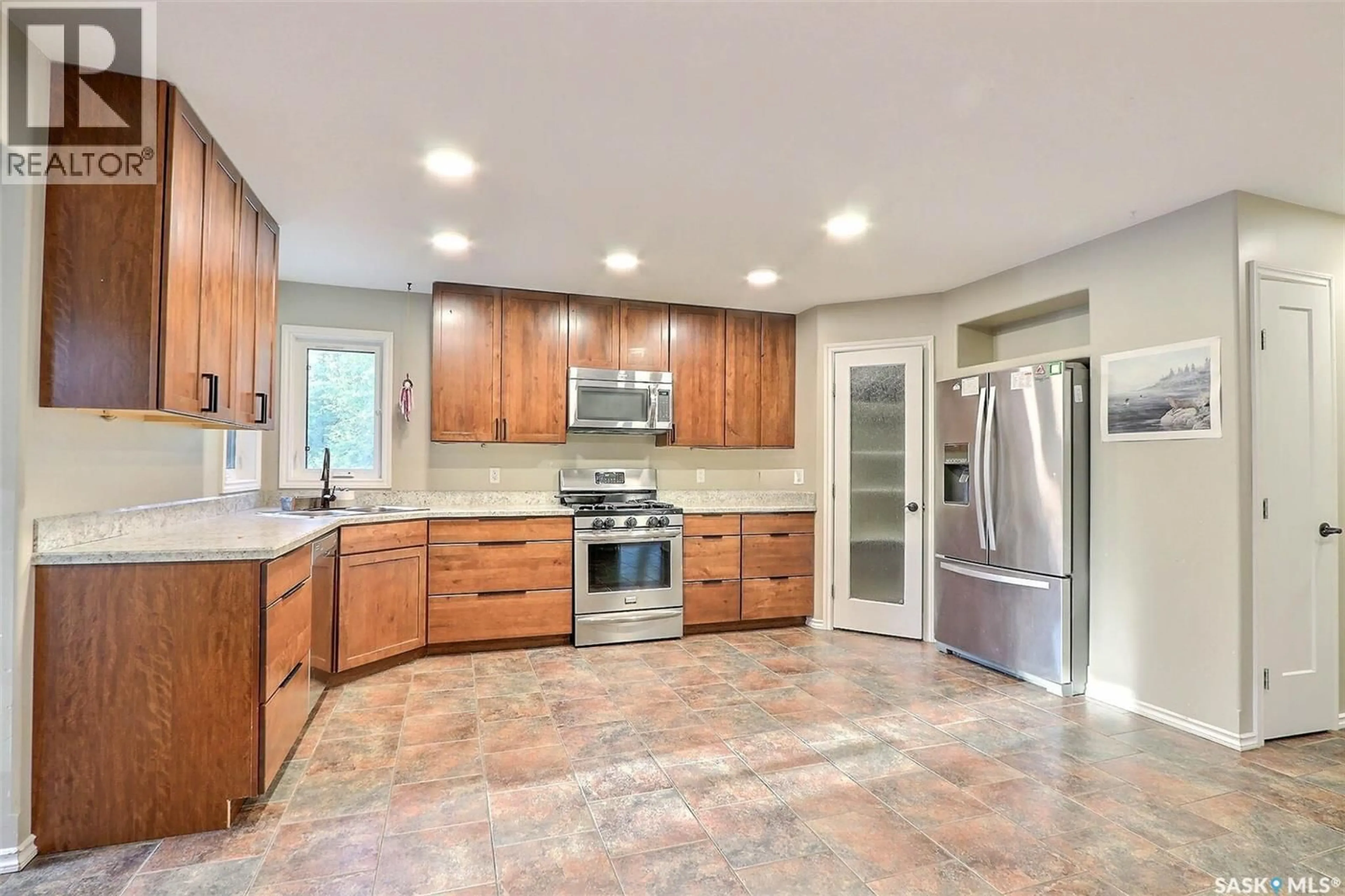 Open concept kitchen, ceramic/tile floor for 305 MAHIGAN CRESCENT, Northern Admin District Saskatchewan S0J3G0