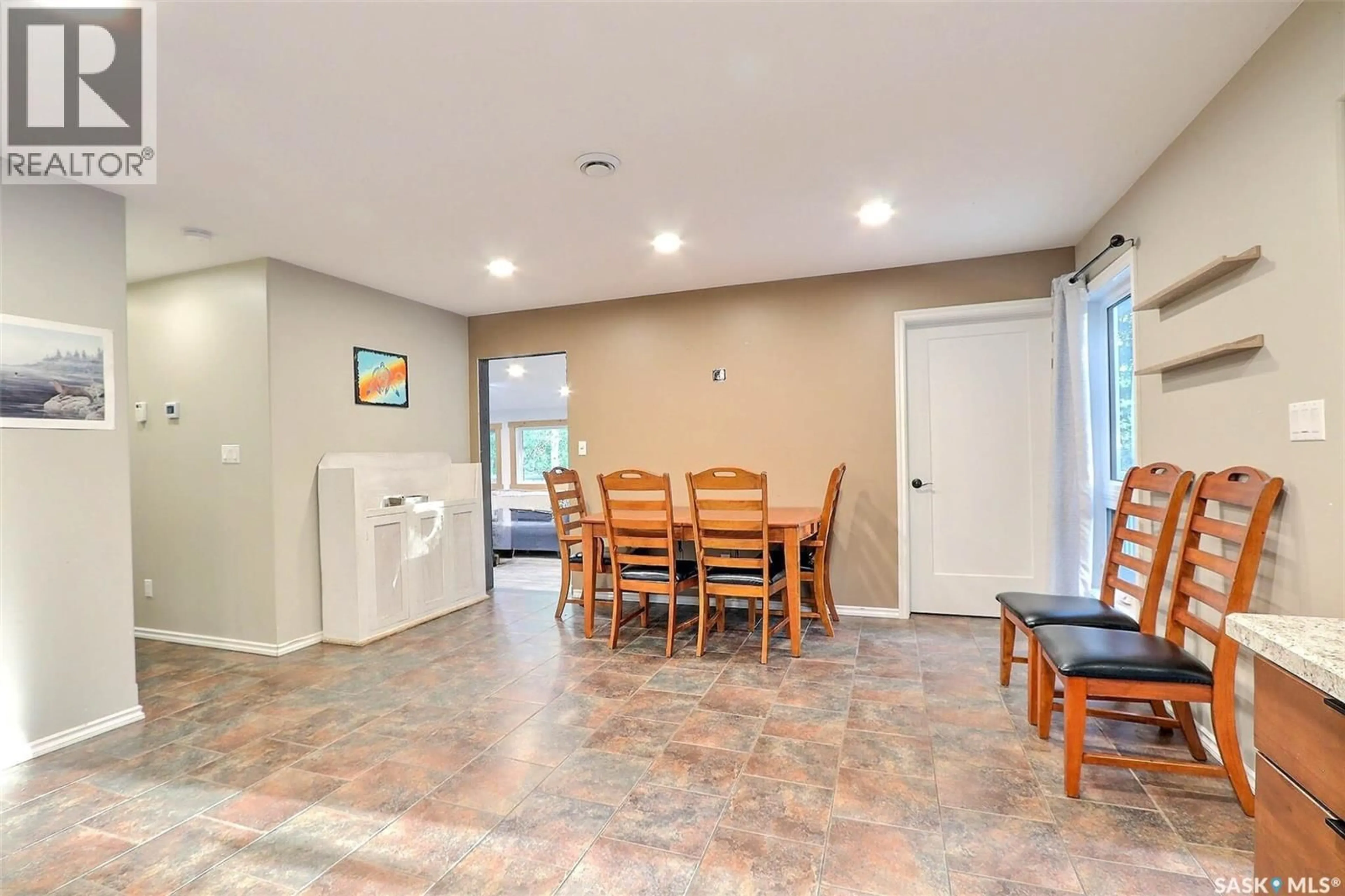 Dining room, ceramic/tile floor for 305 MAHIGAN CRESCENT, Northern Admin District Saskatchewan S0J3G0
