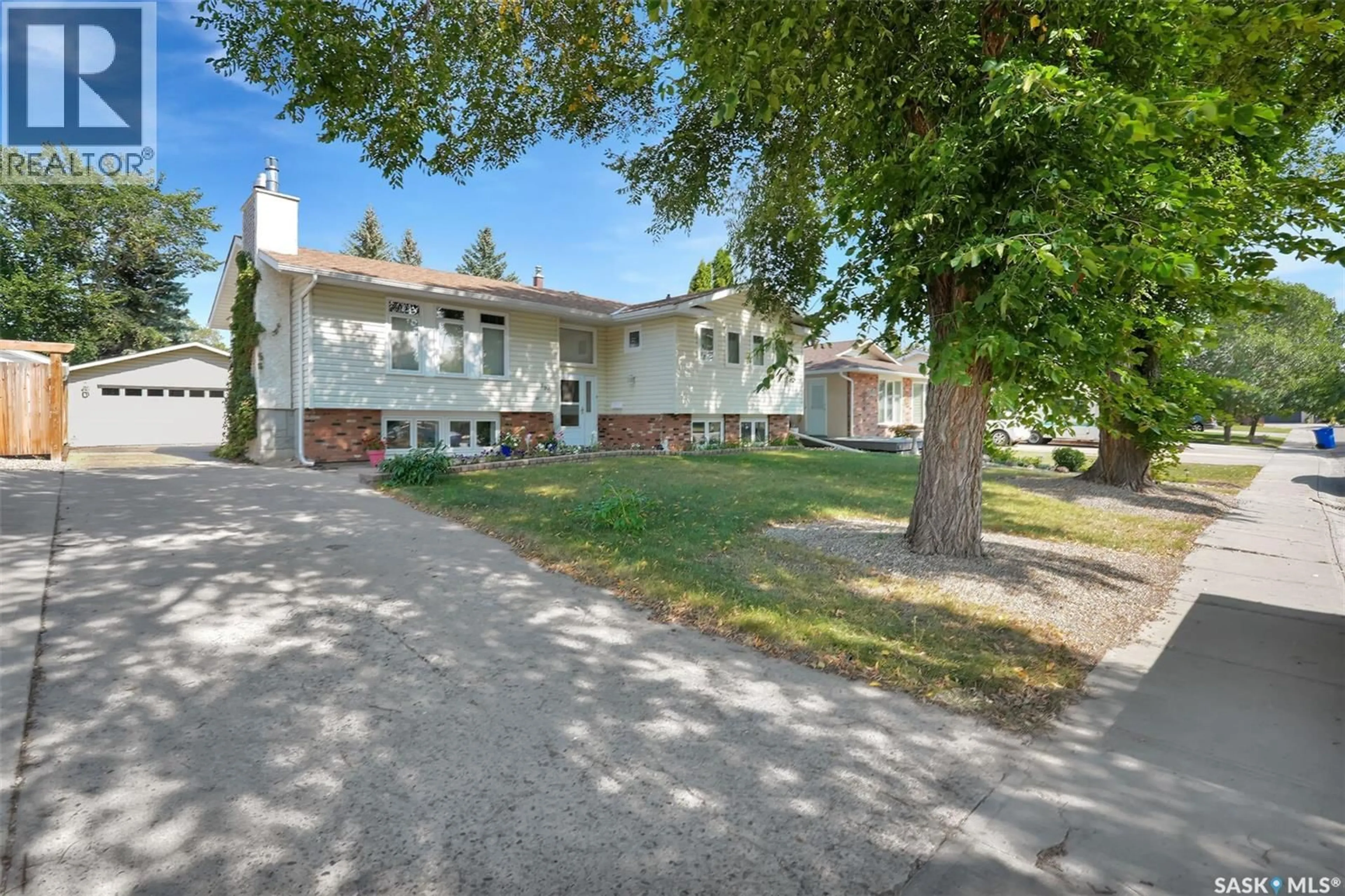A pic from outside/outdoor area/front of a property/back of a property/a pic from drone, street for 130 LAVAL DRIVE, Regina Saskatchewan S4V0B3