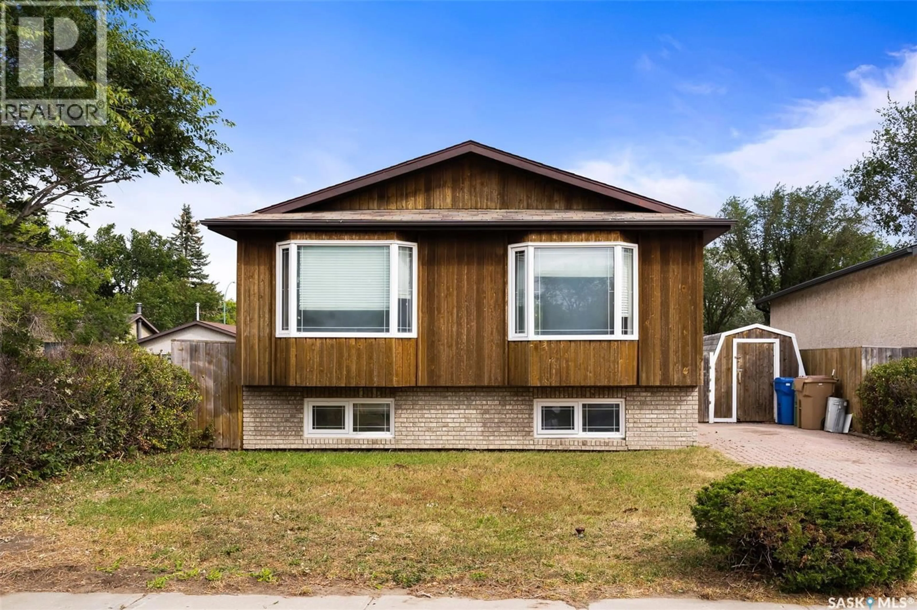 Home with vinyl exterior material, street for 1039 FLEET STREET, Regina Saskatchewan S4N6M3