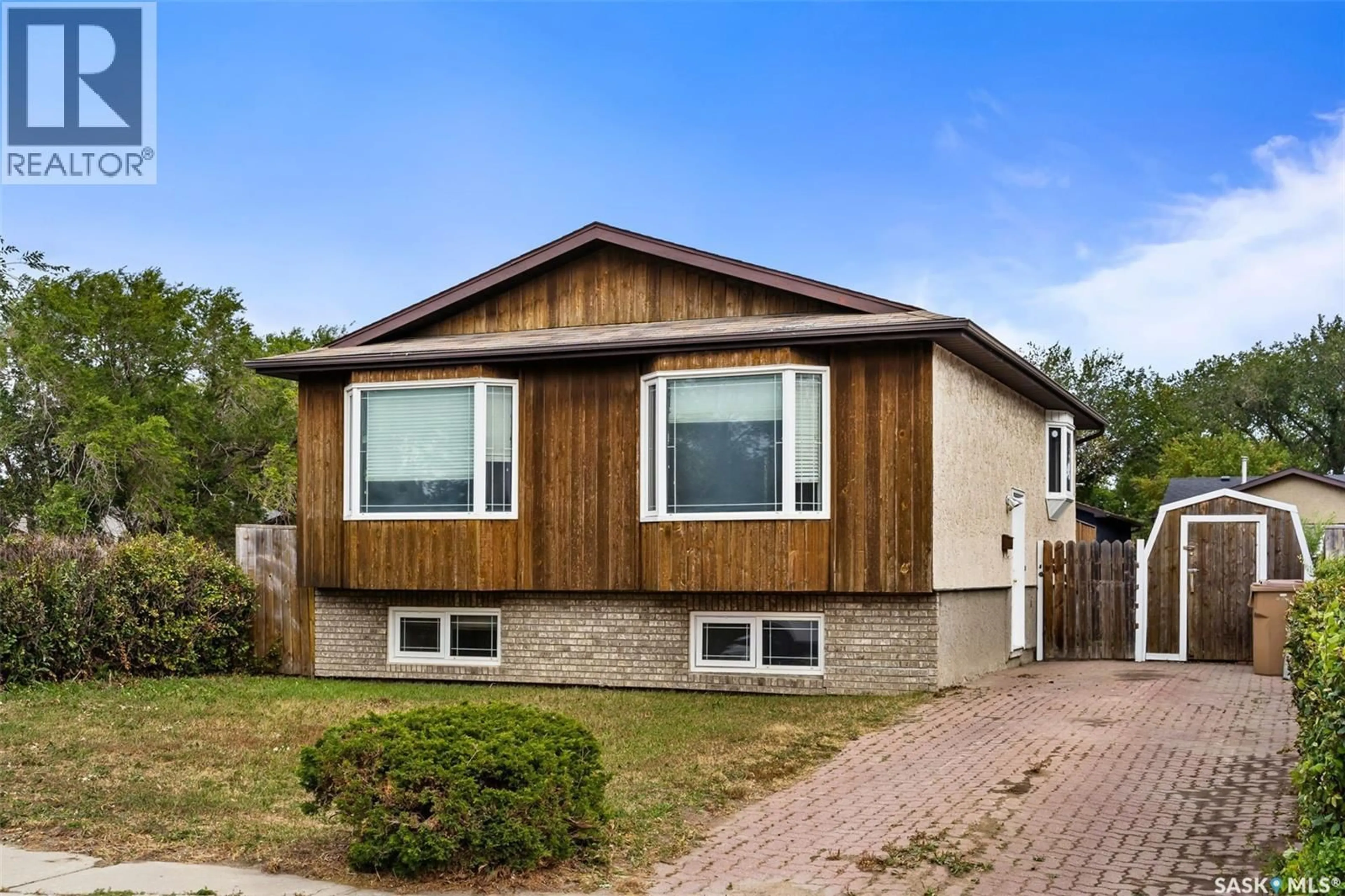Home with vinyl exterior material, street for 1039 FLEET STREET, Regina Saskatchewan S4N6M3