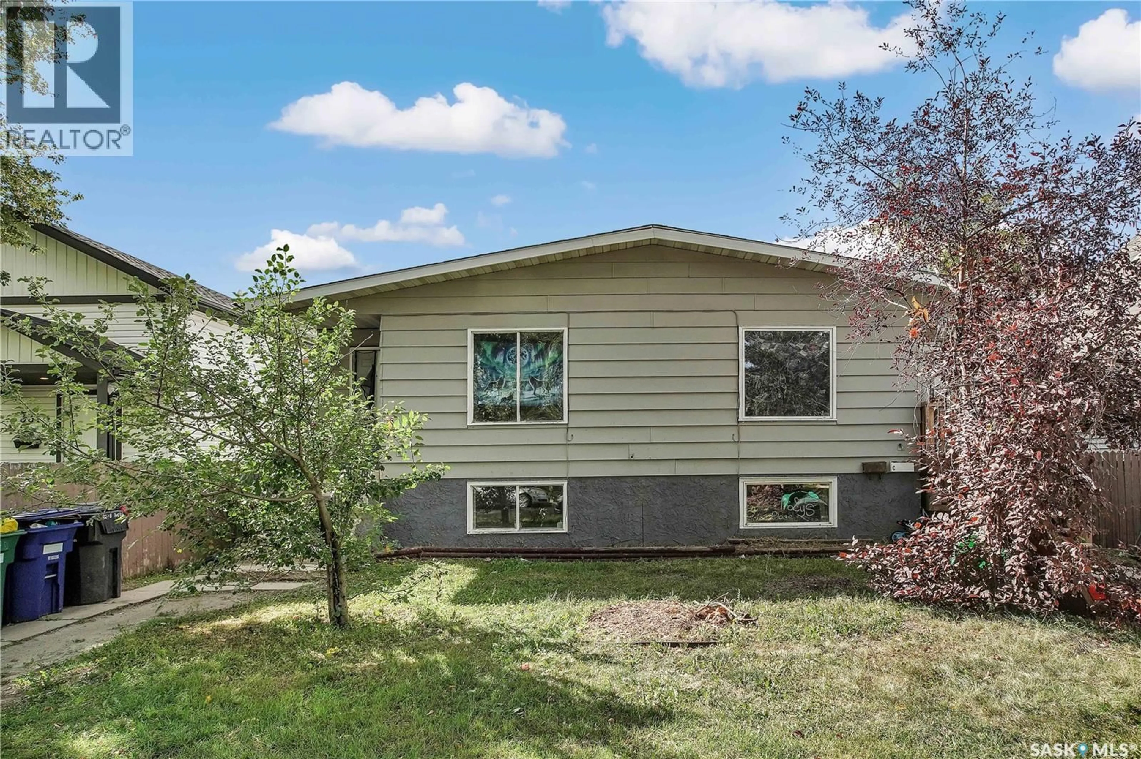 Home with vinyl exterior material, unknown for 327 S AVENUE S, Saskatoon Saskatchewan S7M3A1