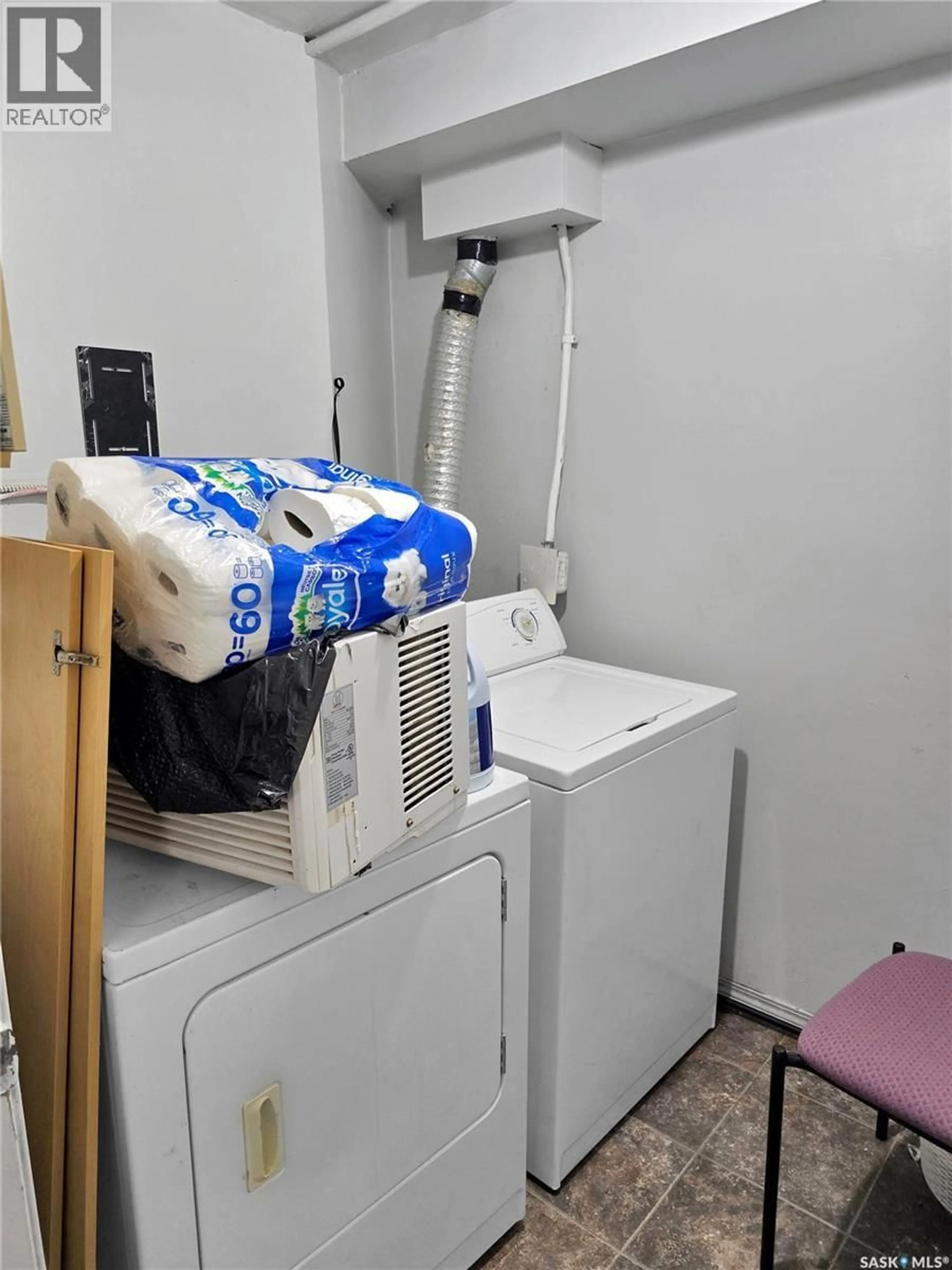 Laundry room for 327 S AVENUE S, Saskatoon Saskatchewan S7M3A1