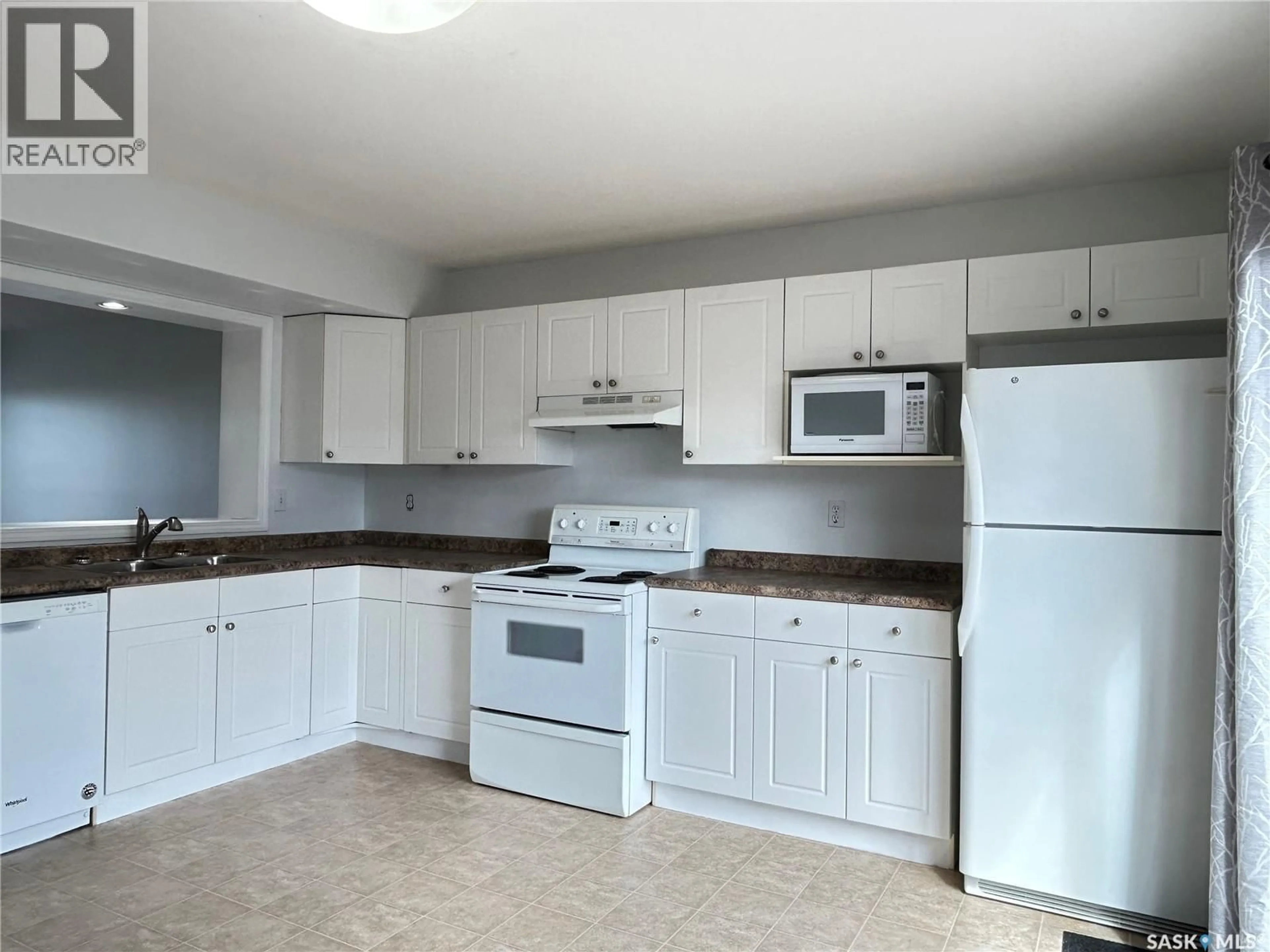 Standard kitchen, unknown for 462 RUTHERFORD CRESCENT, Saskatoon Saskatchewan S7N4X7