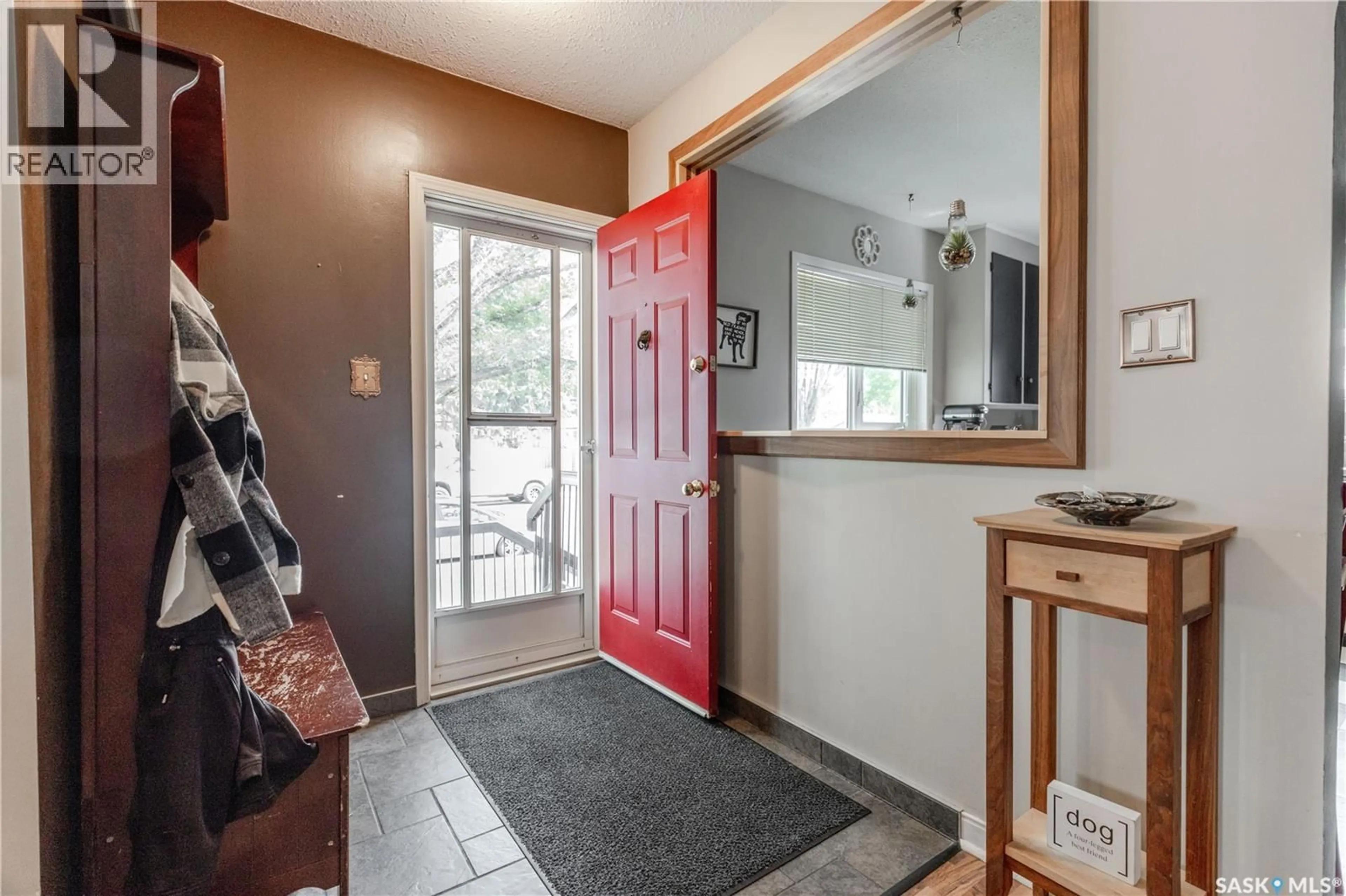 Indoor entryway for 1209 L AVENUE S, Saskatoon Saskatchewan S7M2J9