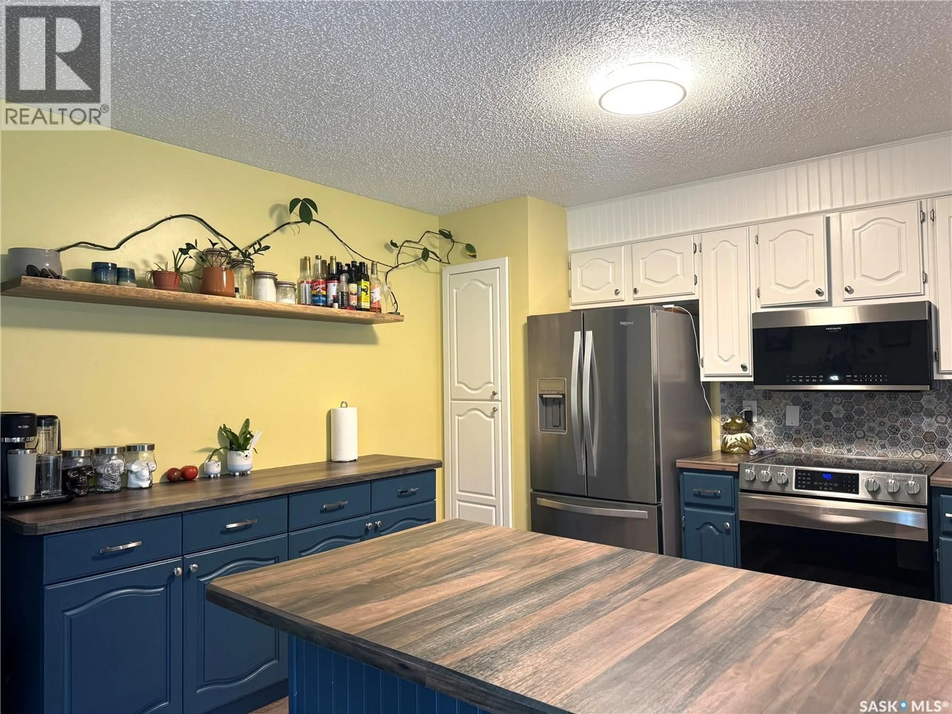 Open concept kitchen, unknown for E - 623 LITTLE QUILL AVENUE, Wynyard Saskatchewan S0A4T0