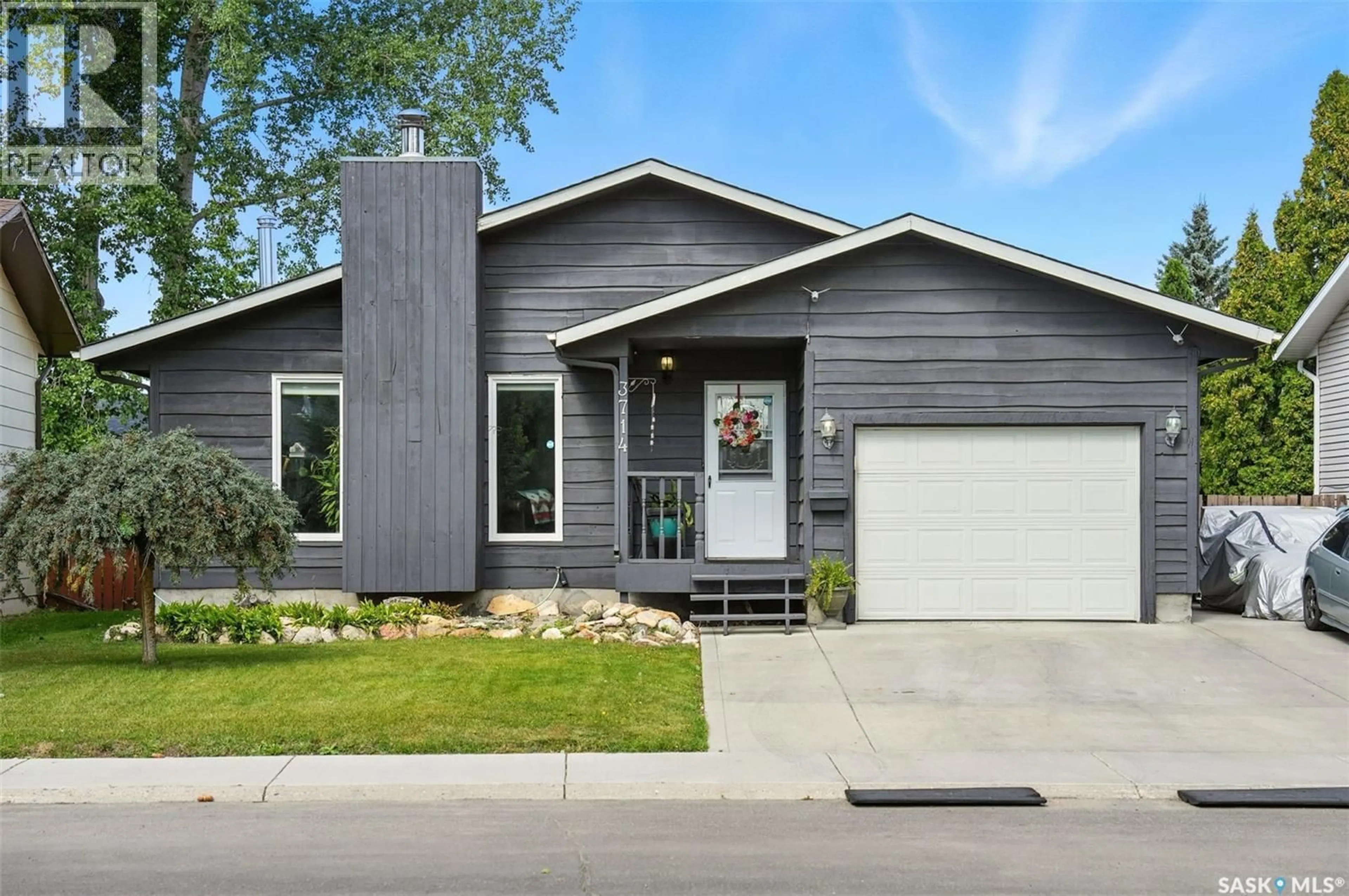 Home with vinyl exterior material, street for 3714 FAIRLIGHT DRIVE, Saskatoon Saskatchewan S7M4T5